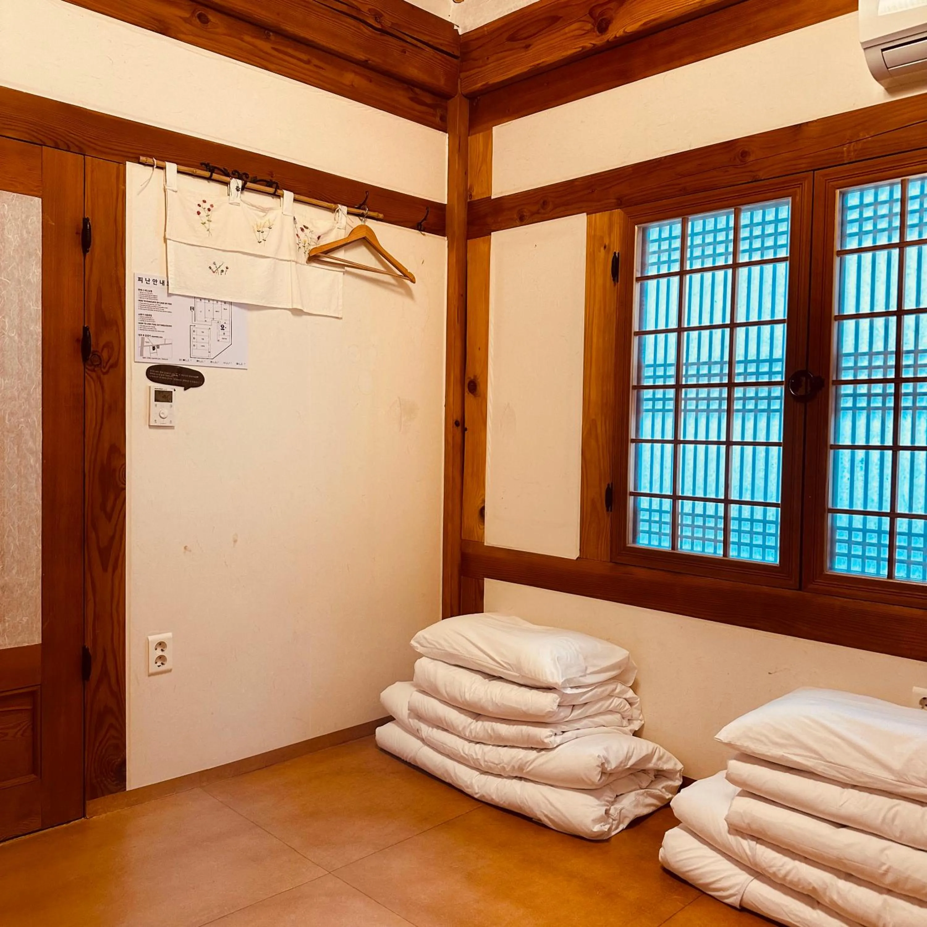 Photo of the whole room in Jeonju Hanok village Deoksugung