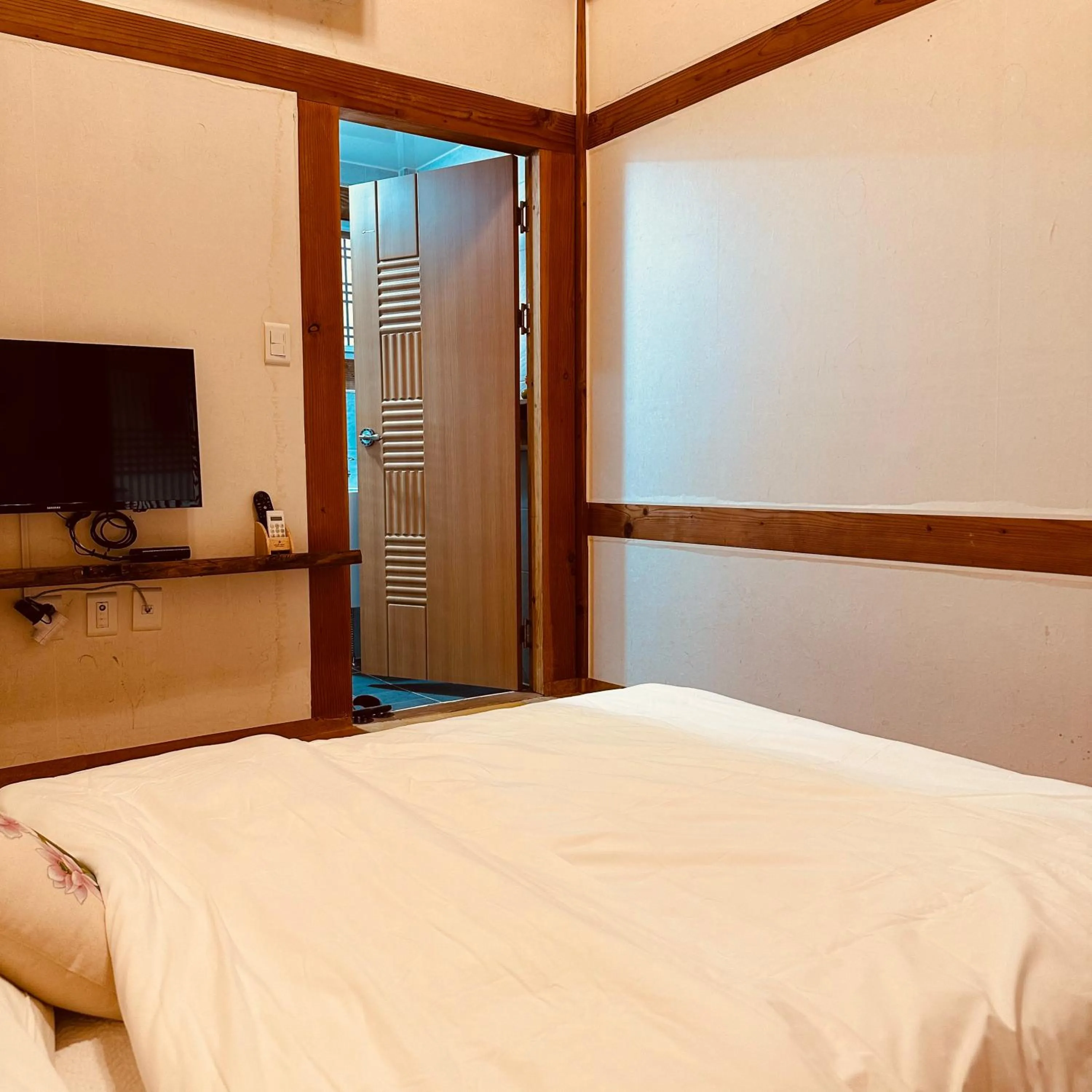 Bed in Jeonju Hanok village Deoksugung