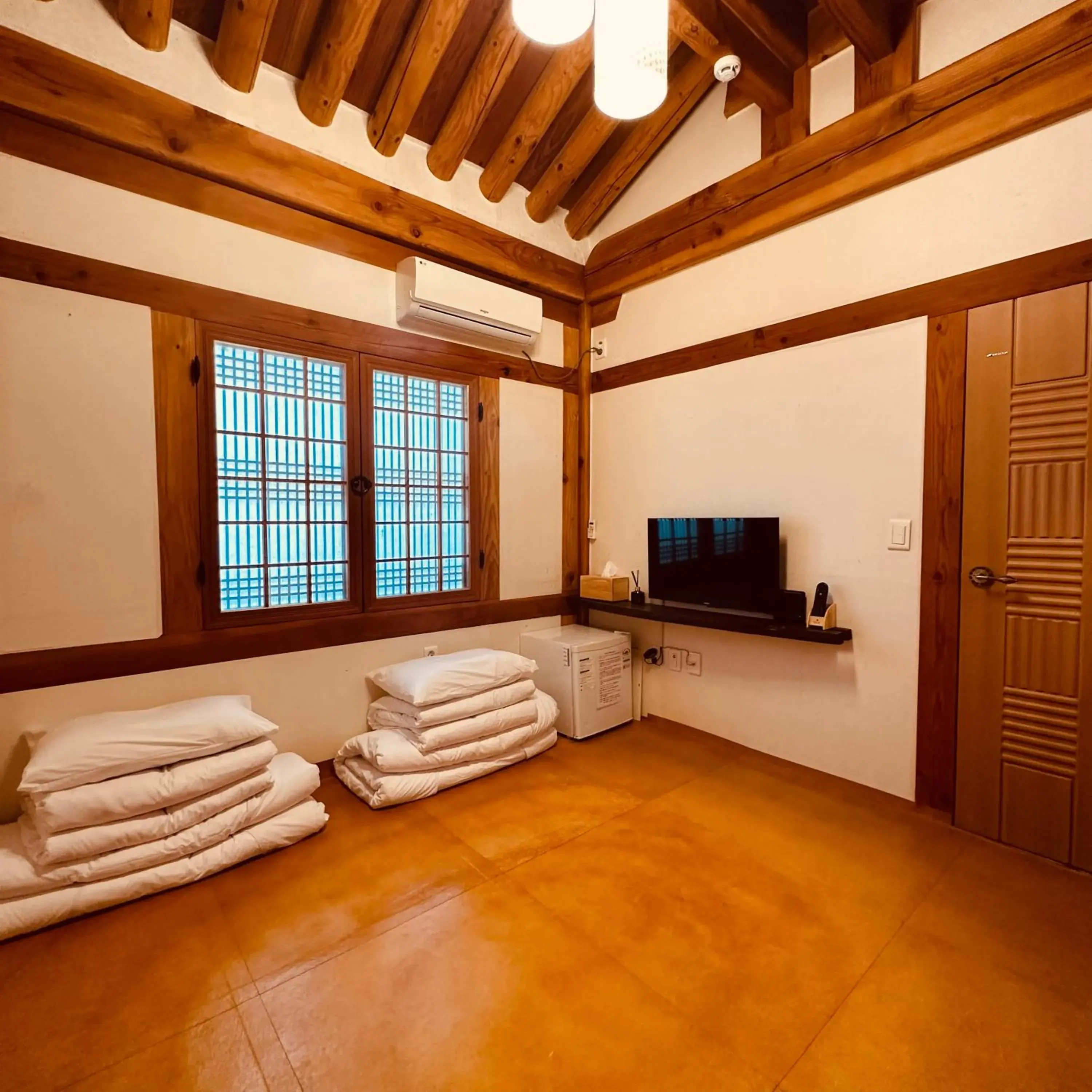 Photo of the whole room in Jeonju Hanok village Deoksugung Photo of the whole room in Jeonju Hanok village Deoksugung