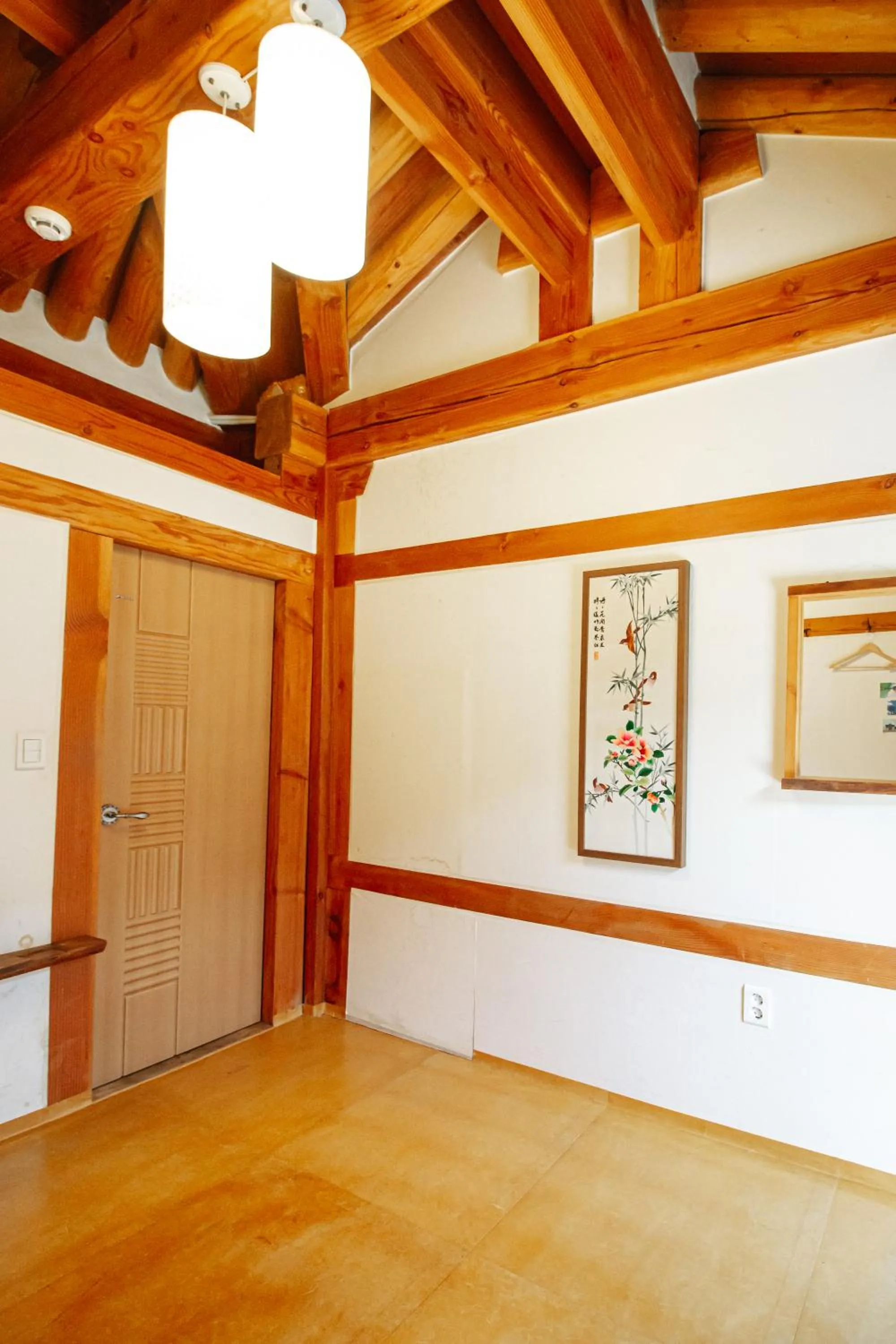 Photo of the whole room in Jeonju Hanok village Deoksugung