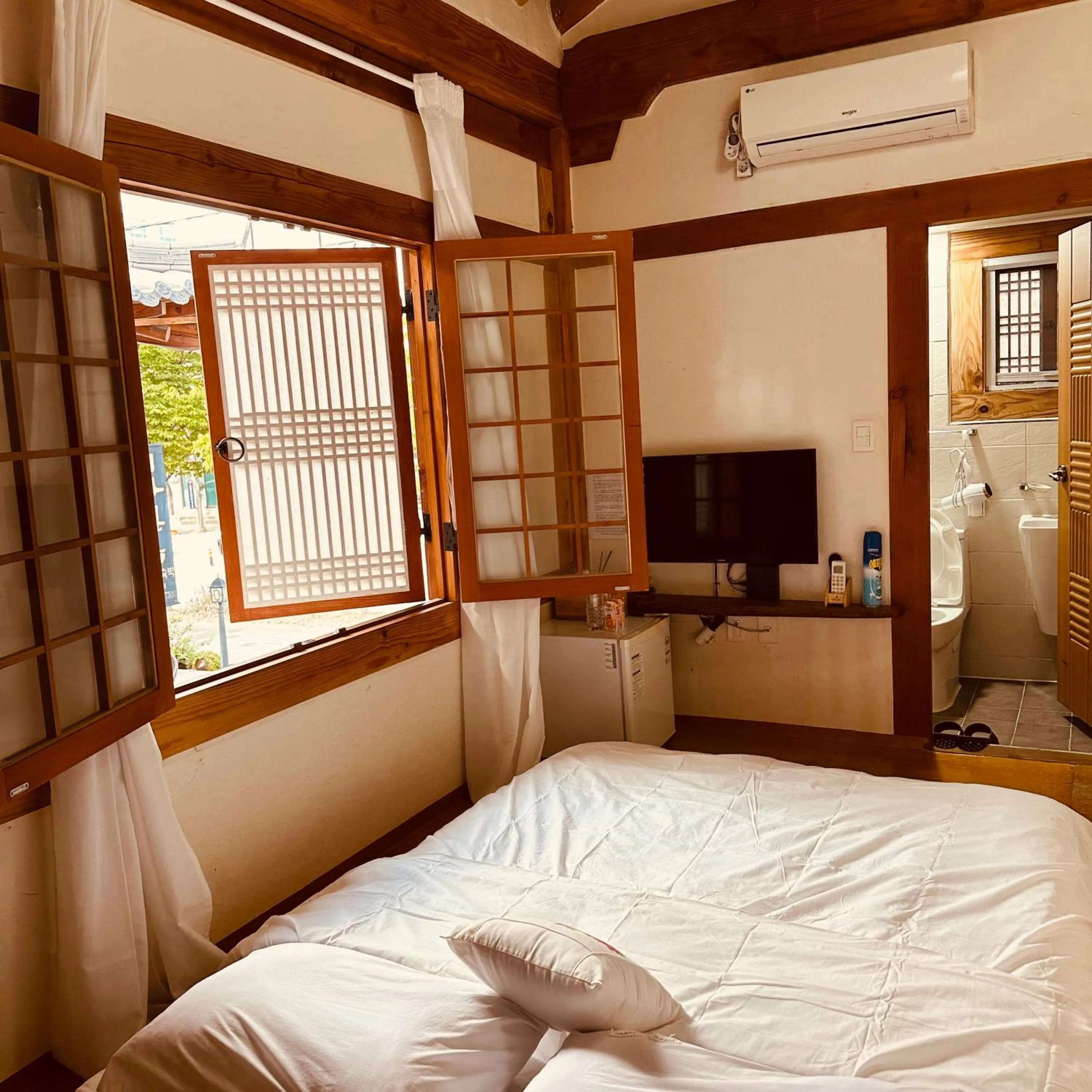 Bed in Jeonju Hanok village Deoksugung