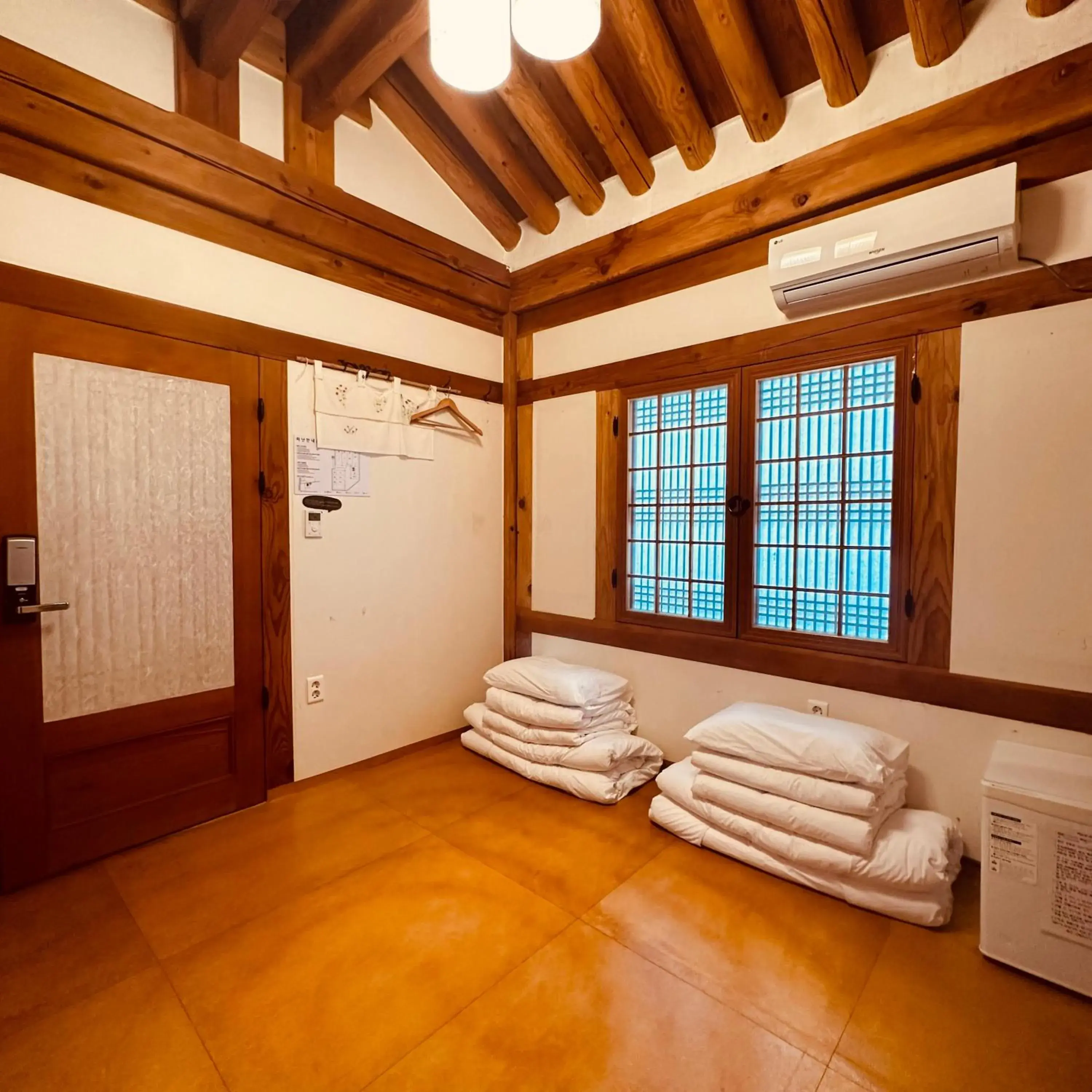 Photo of the whole room in Jeonju Hanok village Deoksugung Photo of the whole room in Jeonju Hanok village Deoksugung