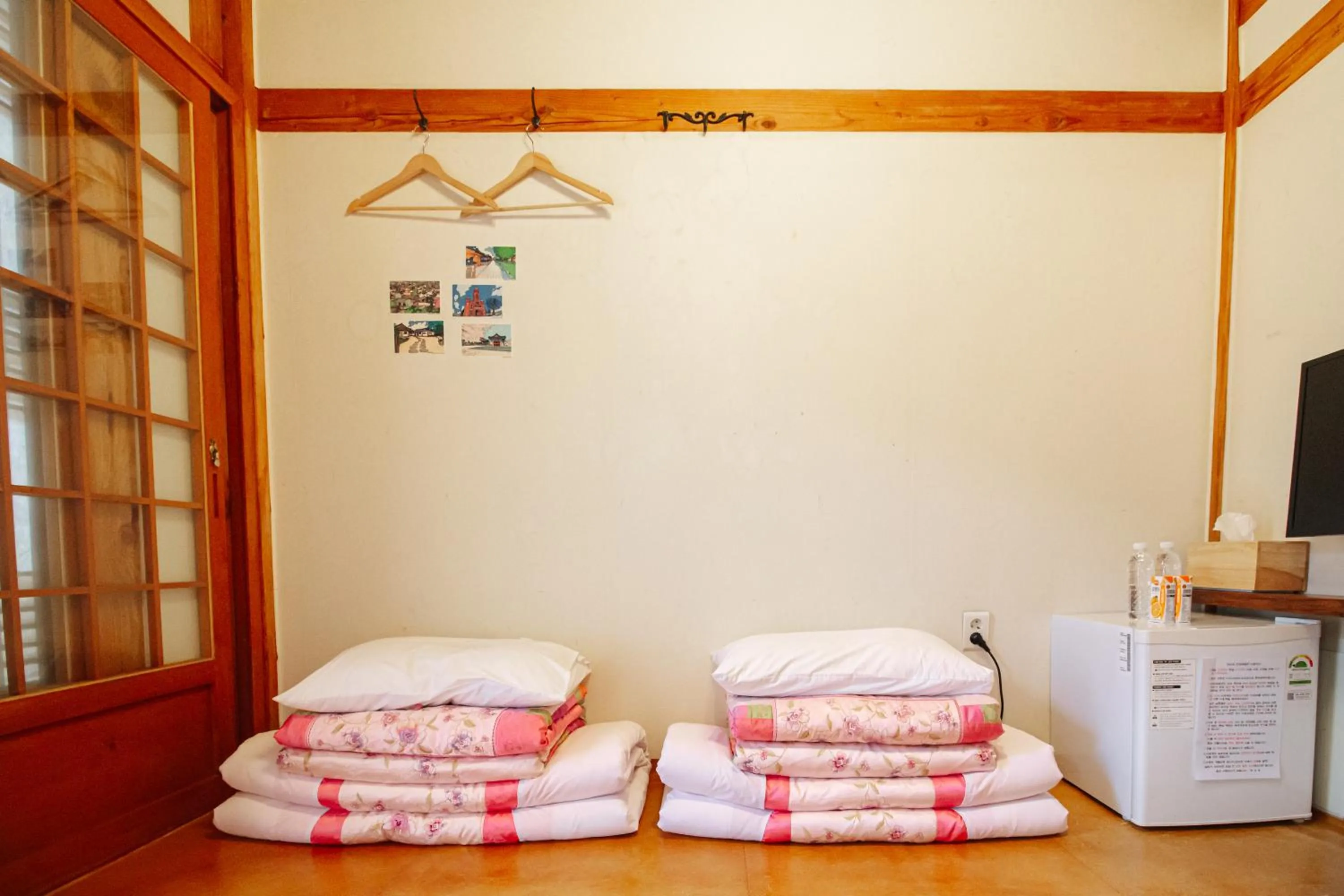 Photo of the whole room, Bed in Jeonju Hanok village Deoksugung