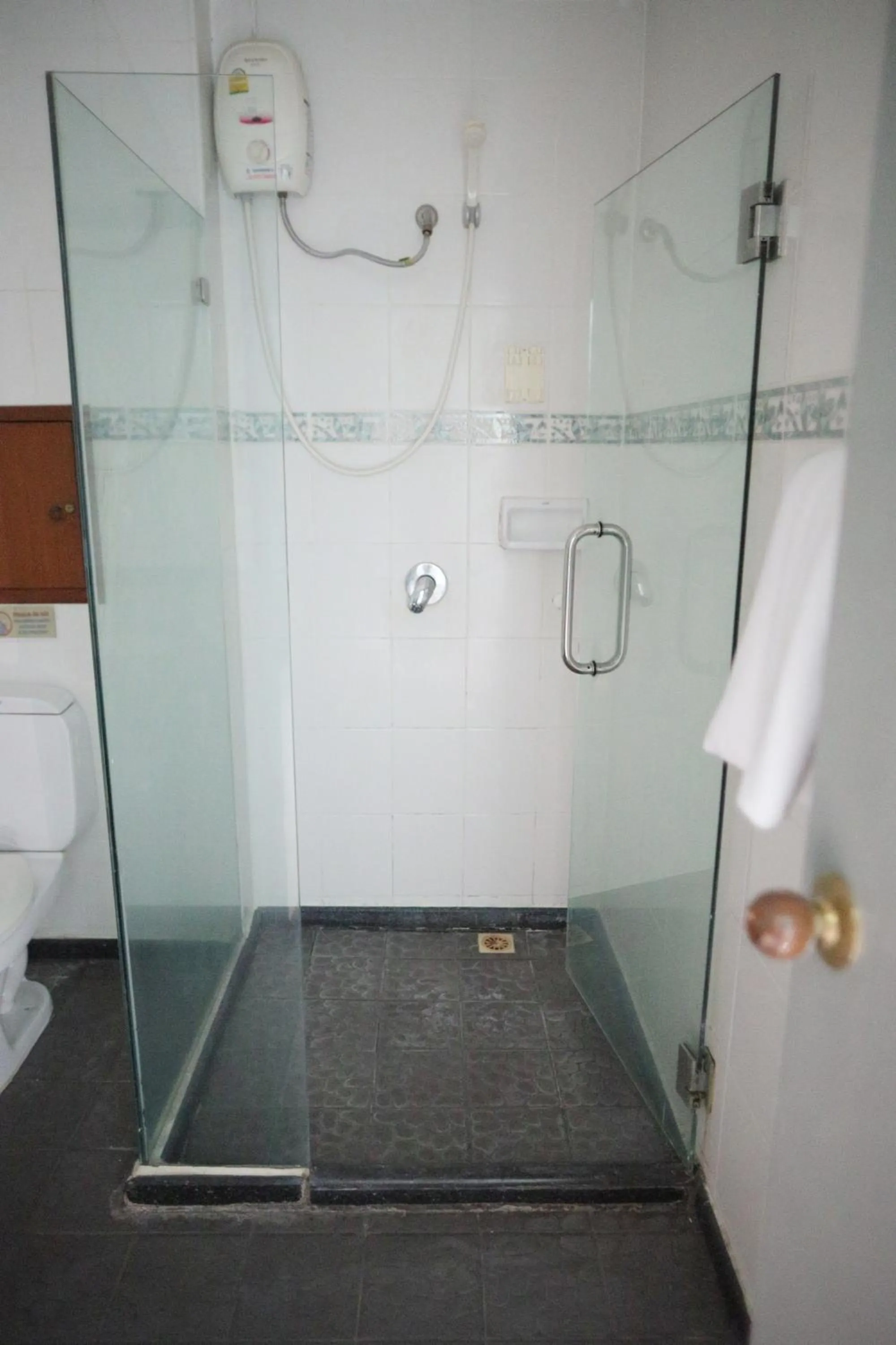 Shower in Aloft Hotel and Hostel Pattaya
