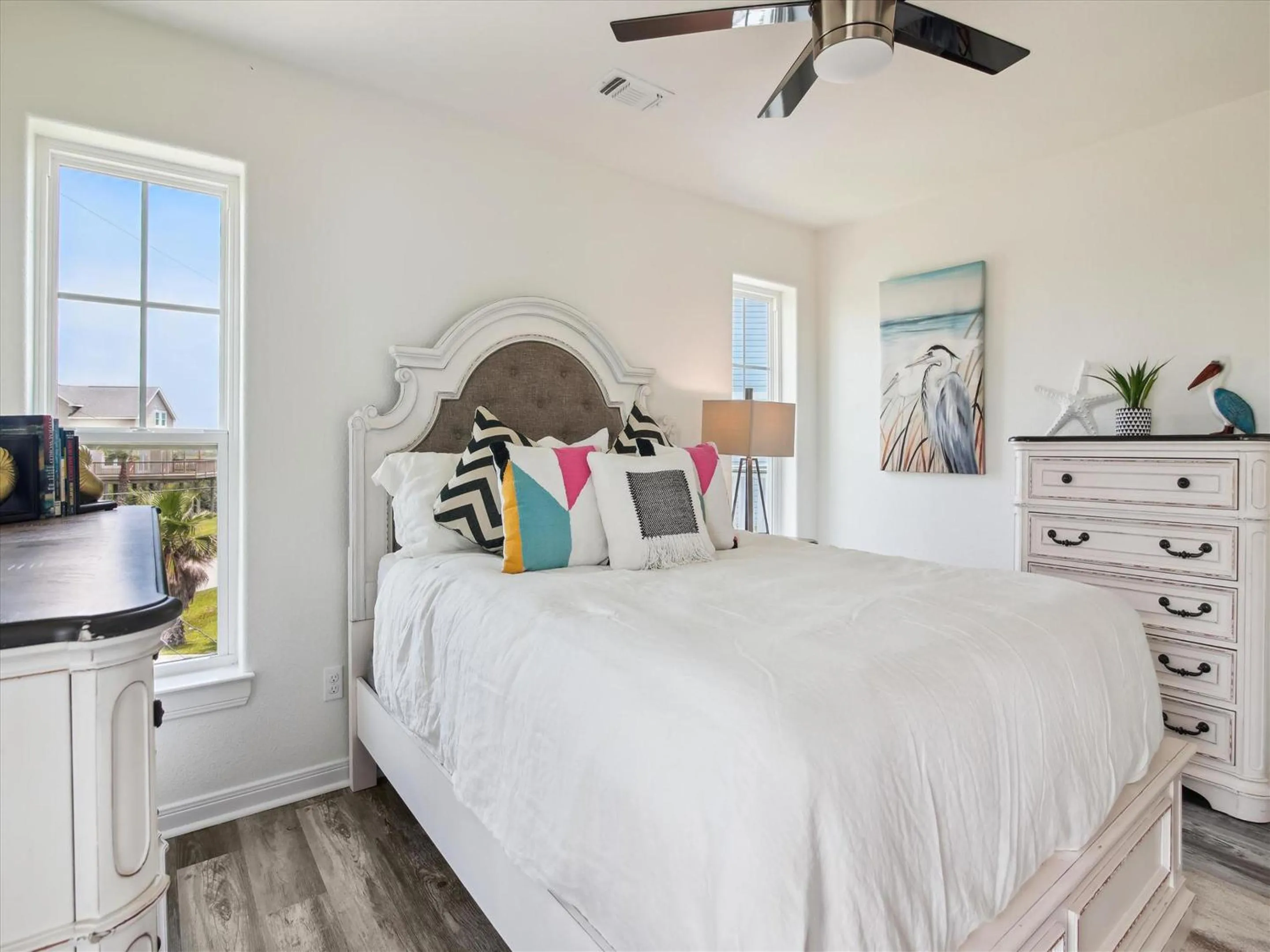 Property building, Bed in Beach Rays