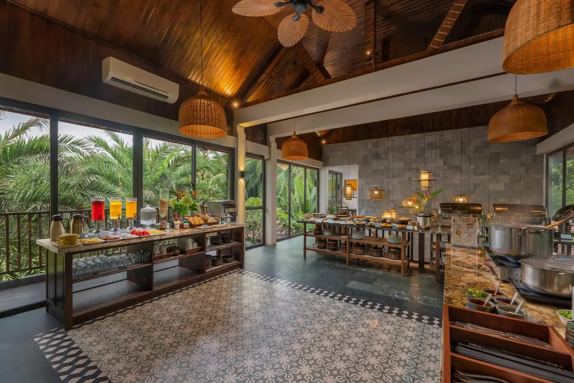 Restaurant/places to eat in Coco Island Resort Ninh Binh Restaurant/places to eat in Coco Island Resort Ninh Binh