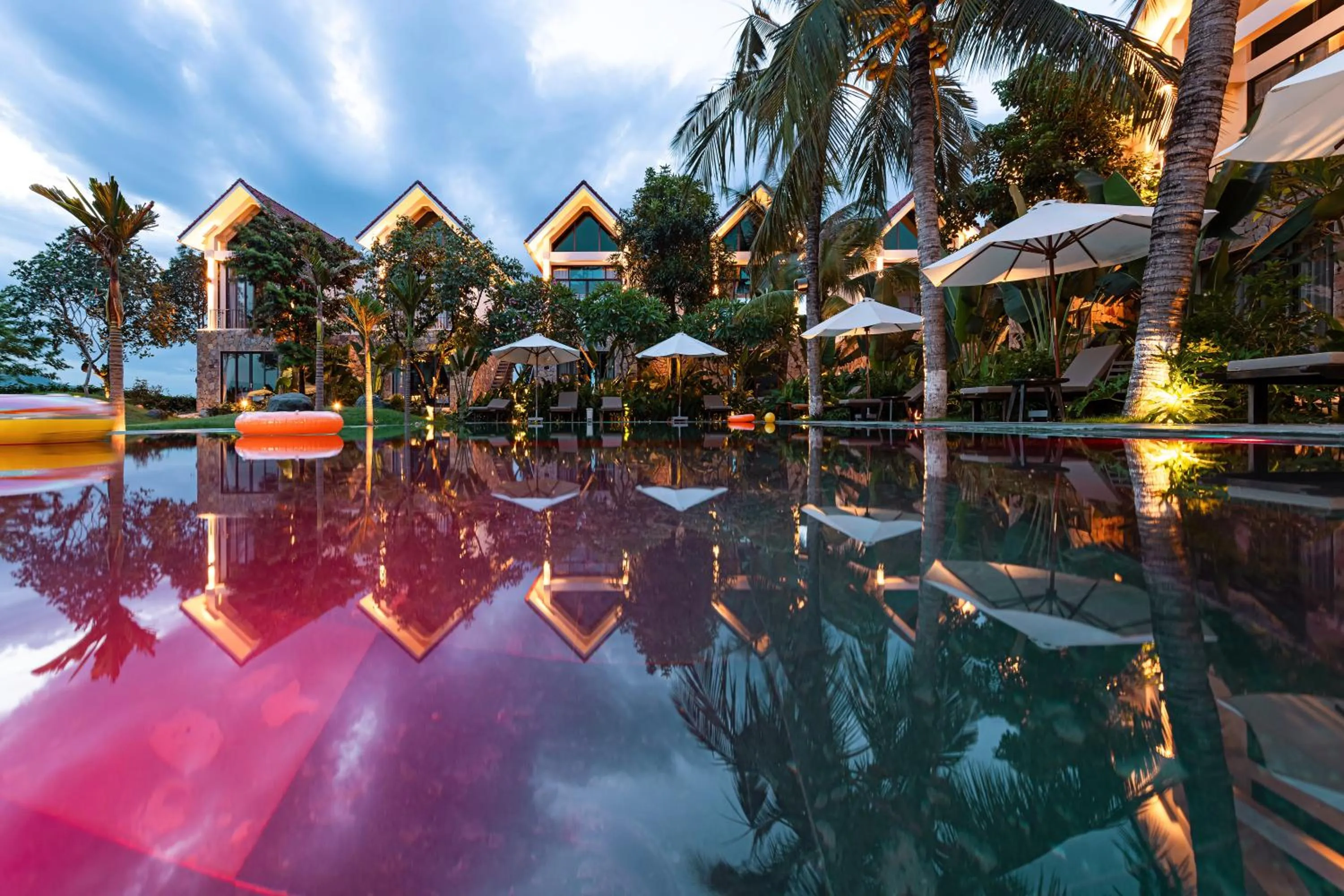 Swimming pool in Coco Island Resort Ninh Binh