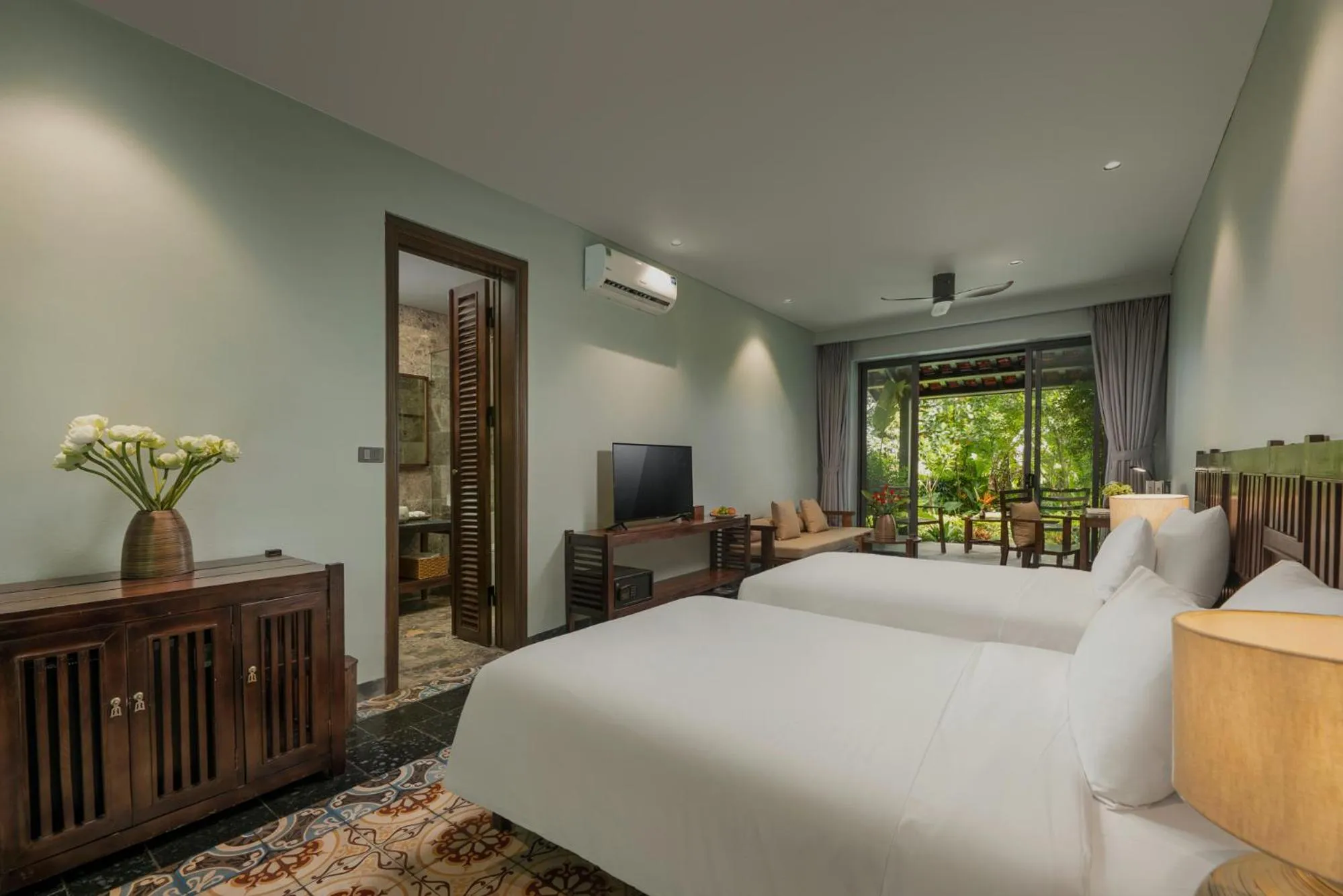 Communal lounge/ TV room, Bed in Coco Island Resort Ninh Binh