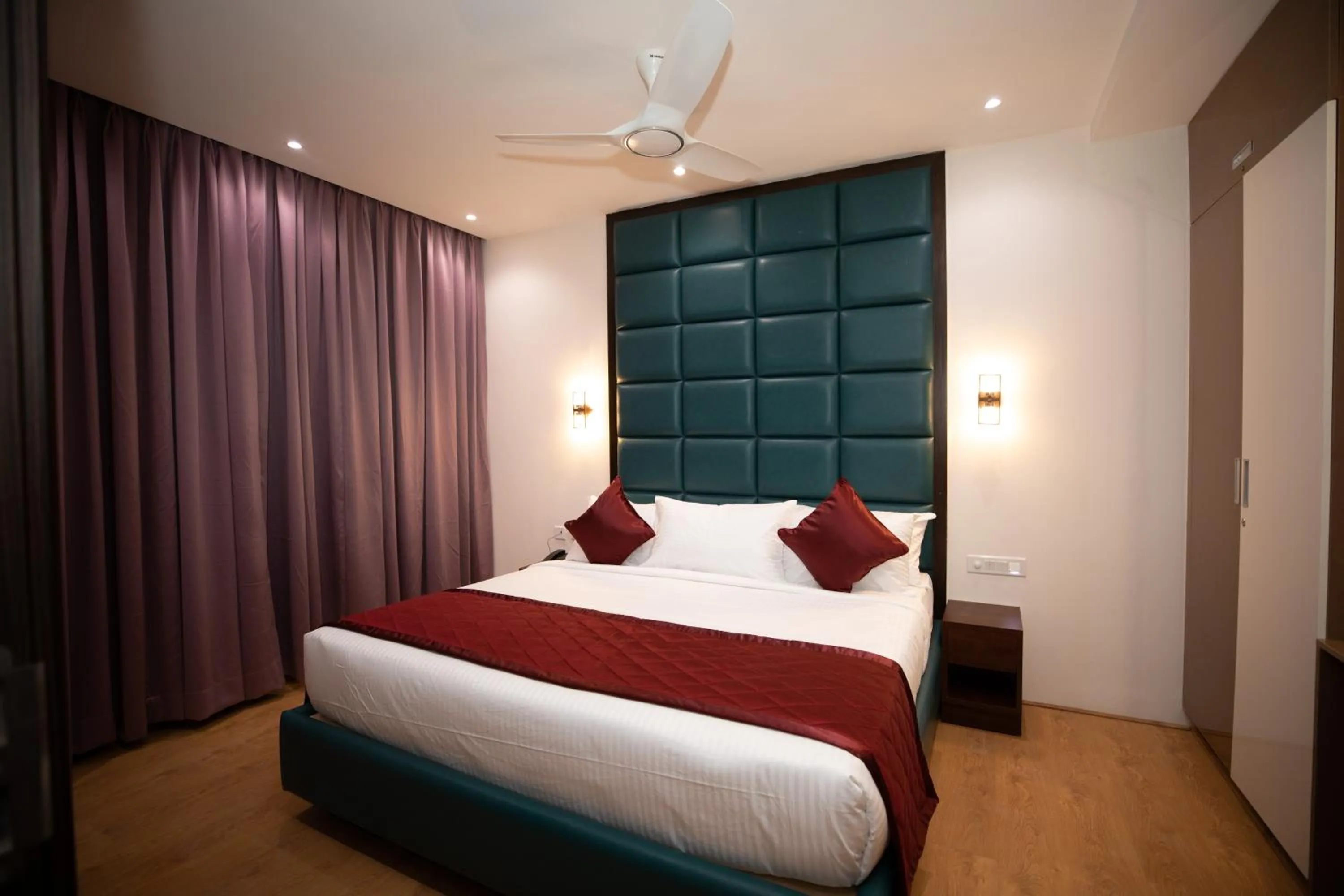 Bedroom, Bed in Hotel Silver Clé