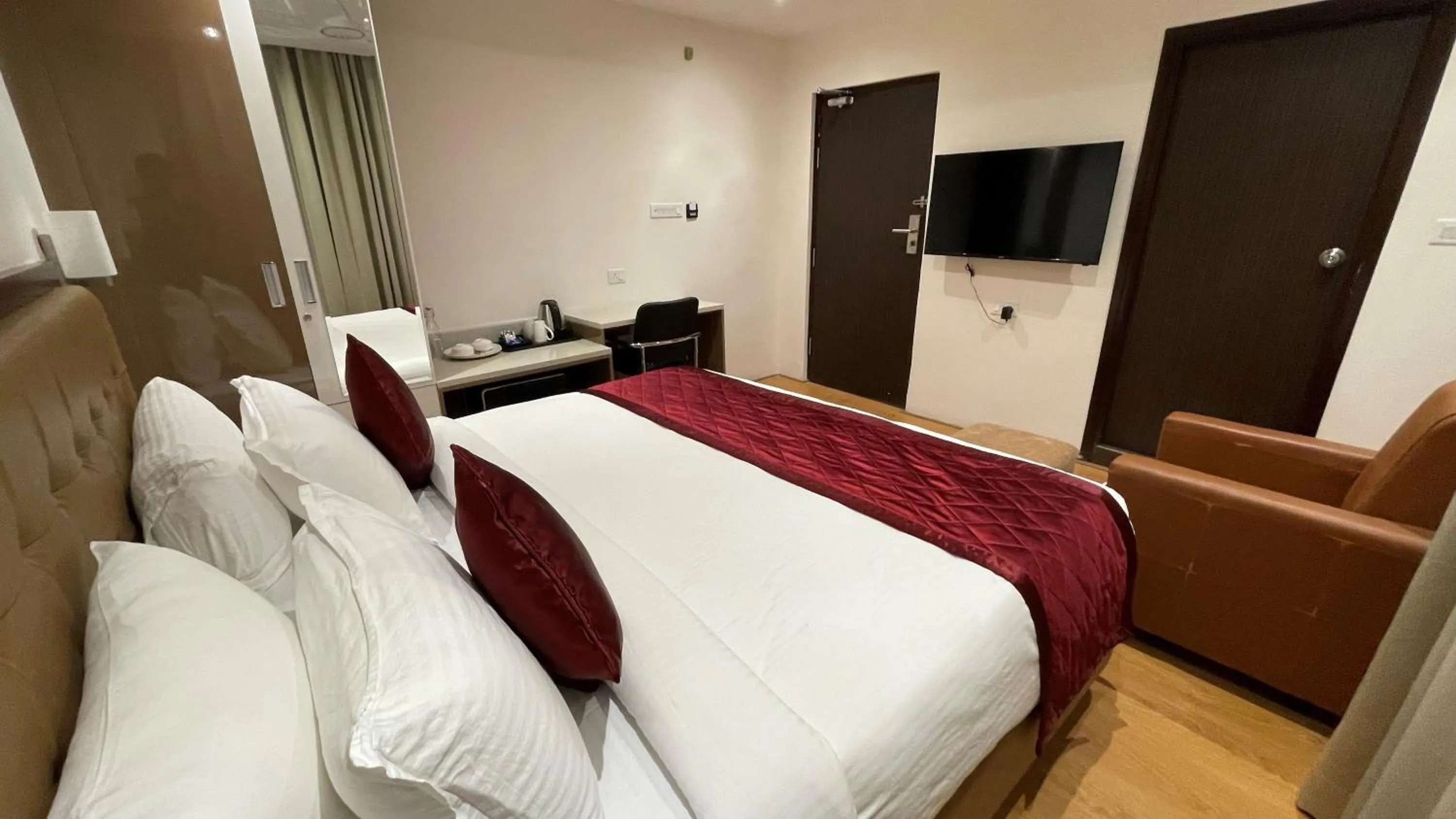 Bedroom, Bed in Hotel Silver Clé