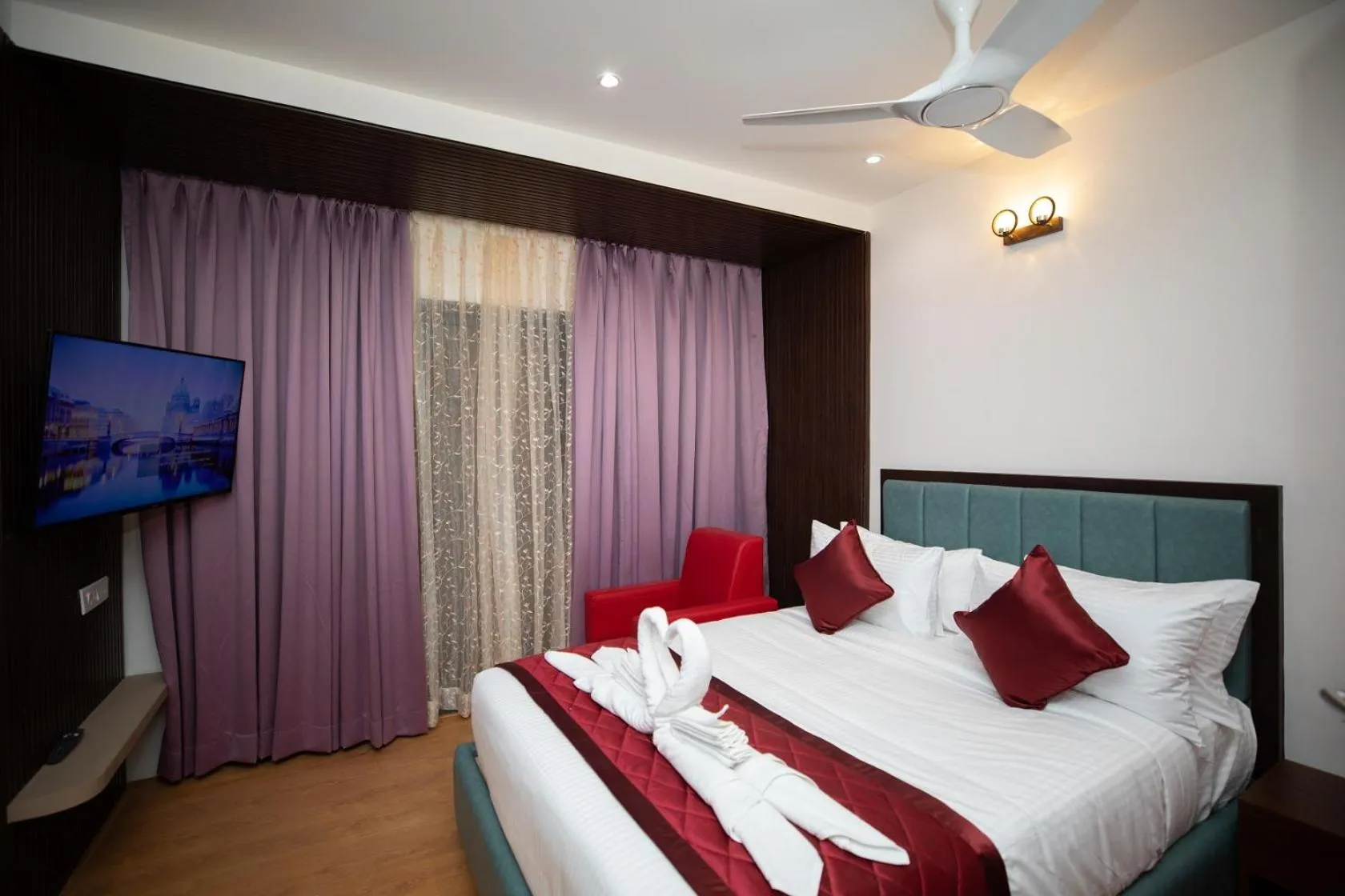 Bedroom, Bed in Hotel Silver Clé