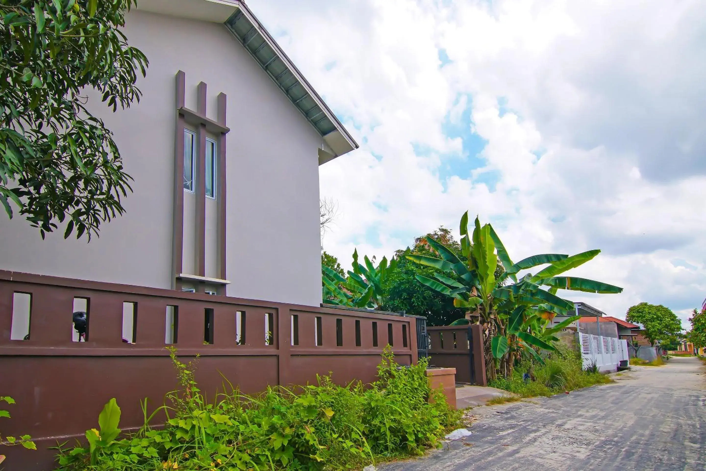 Facade/entrance in Hotel O Putri Guest House Syariah Near SPBU Rimbo Panjang Facade/entrance in Hotel O Putri Guest House Syariah Near SPBU Rimbo Panjang