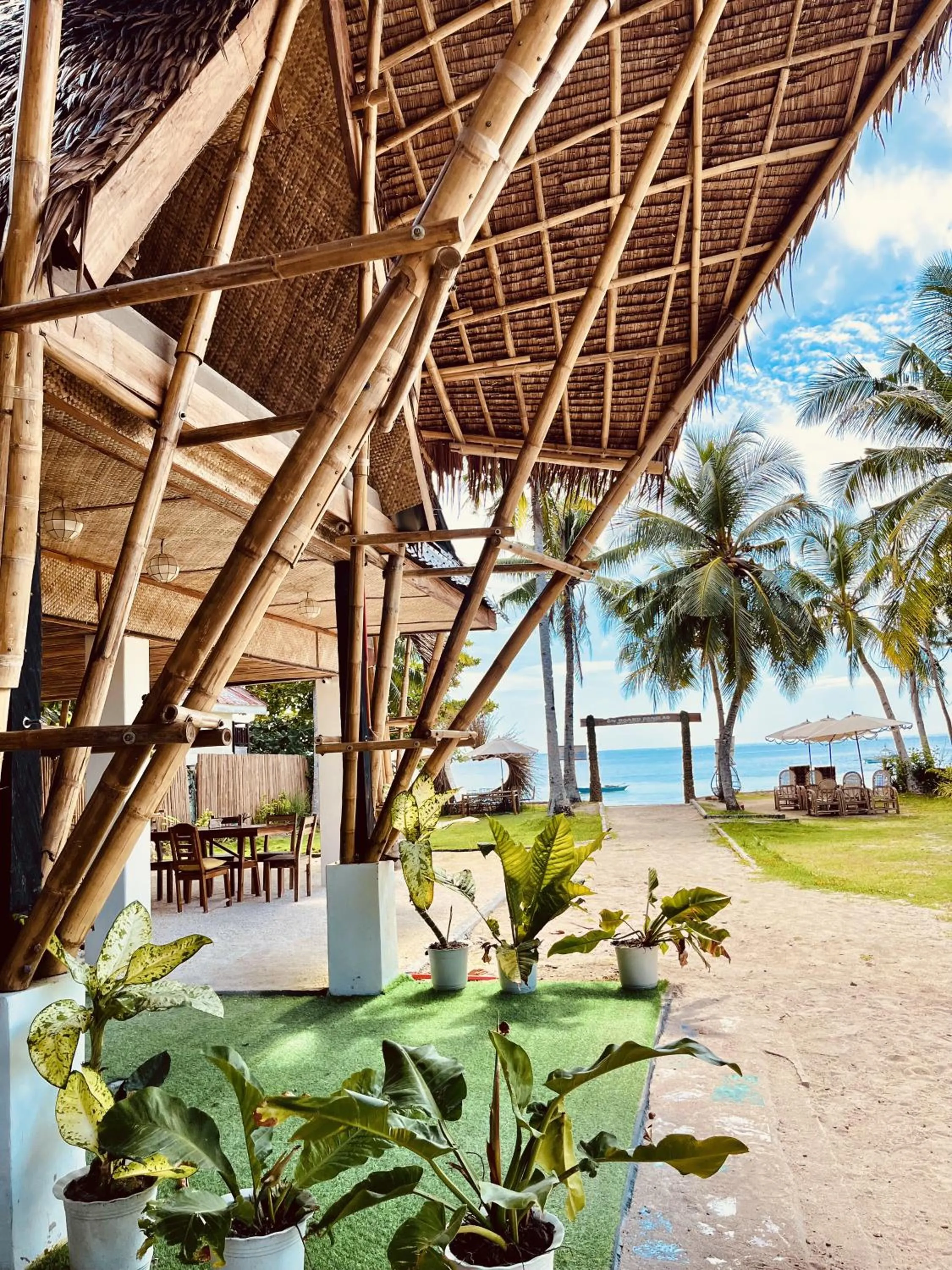 On Board Panglao Beach Hostel & Resort with FREE MOTORBIKE