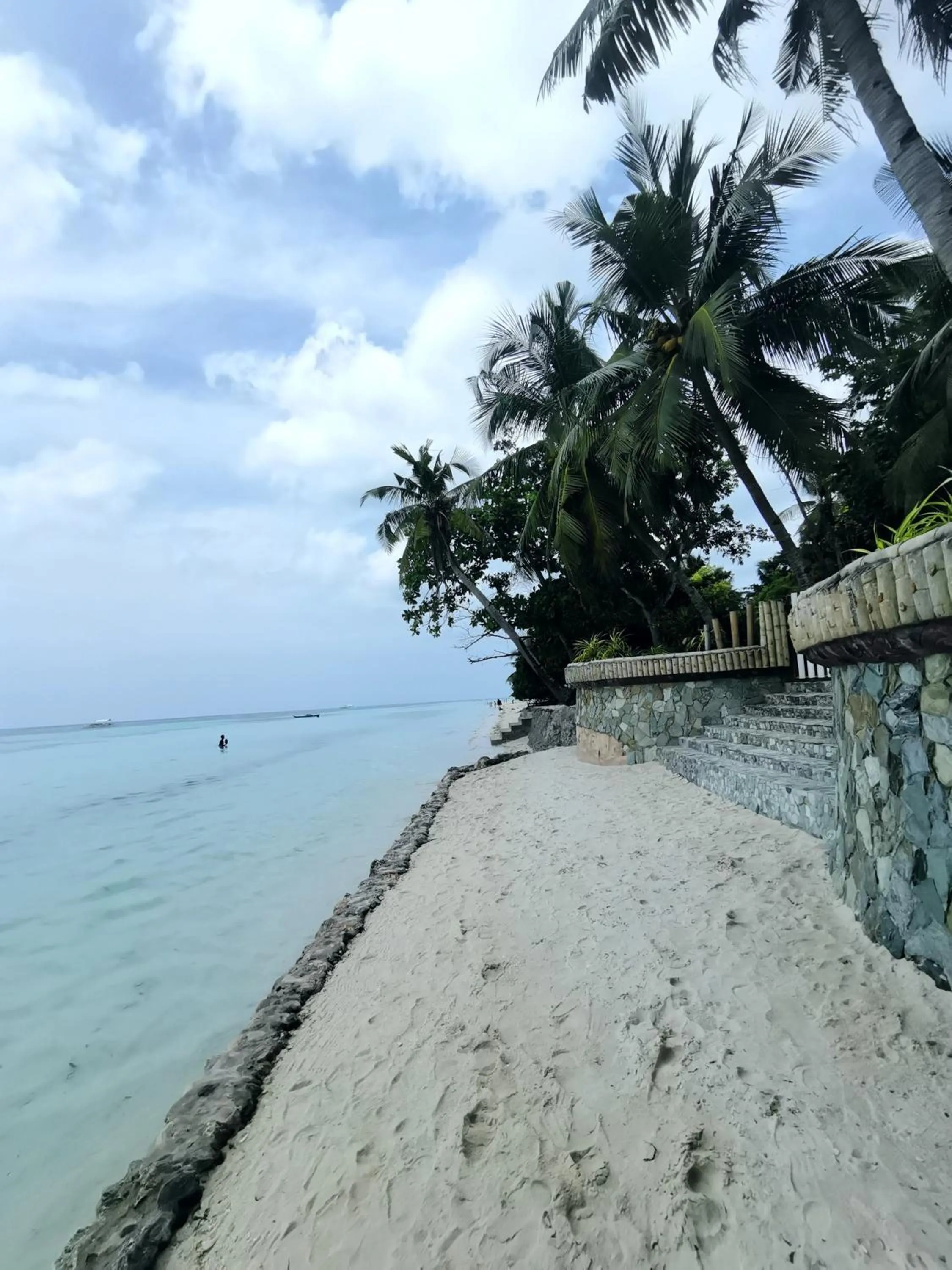 On Board Panglao Beach Hostel & Resort with FREE MOTORBIKE