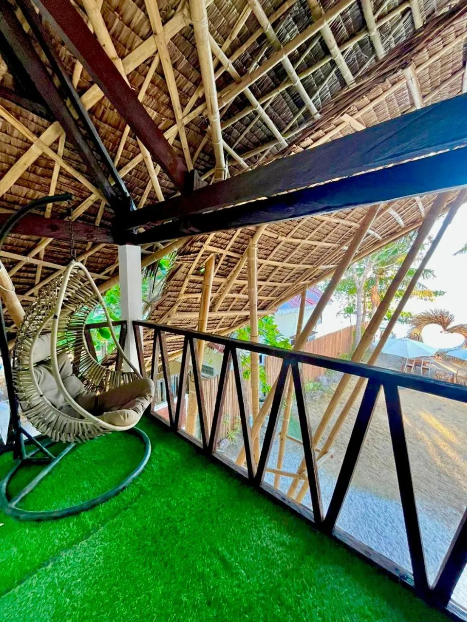 On Board Panglao Beach Hostel & Resort with FREE MOTORBIKE