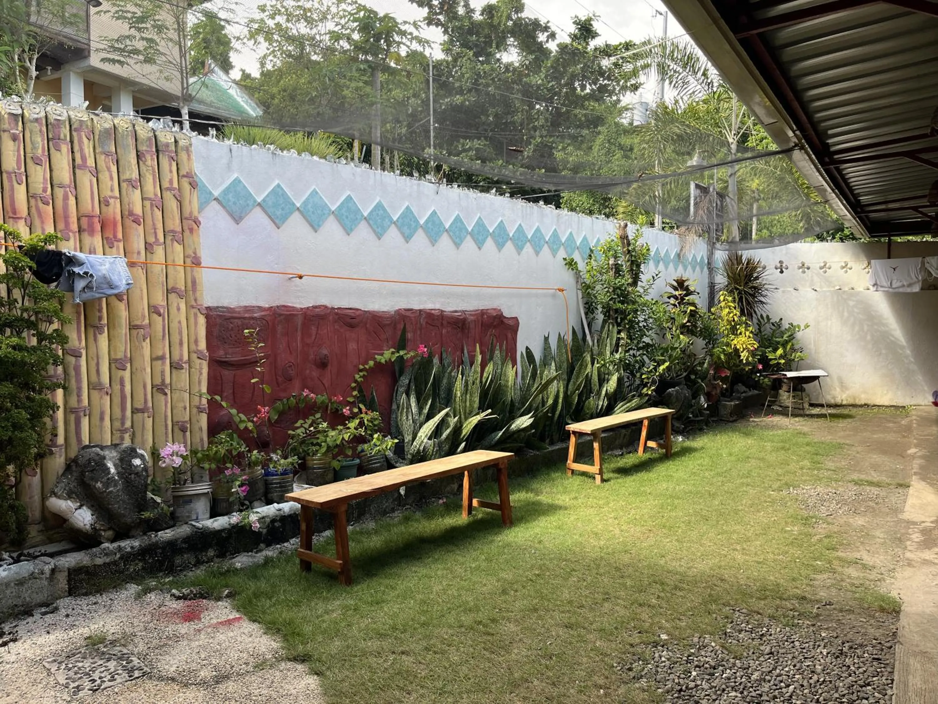 On Board Panglao Beach Hostel & Resort with FREE MOTORBIKE