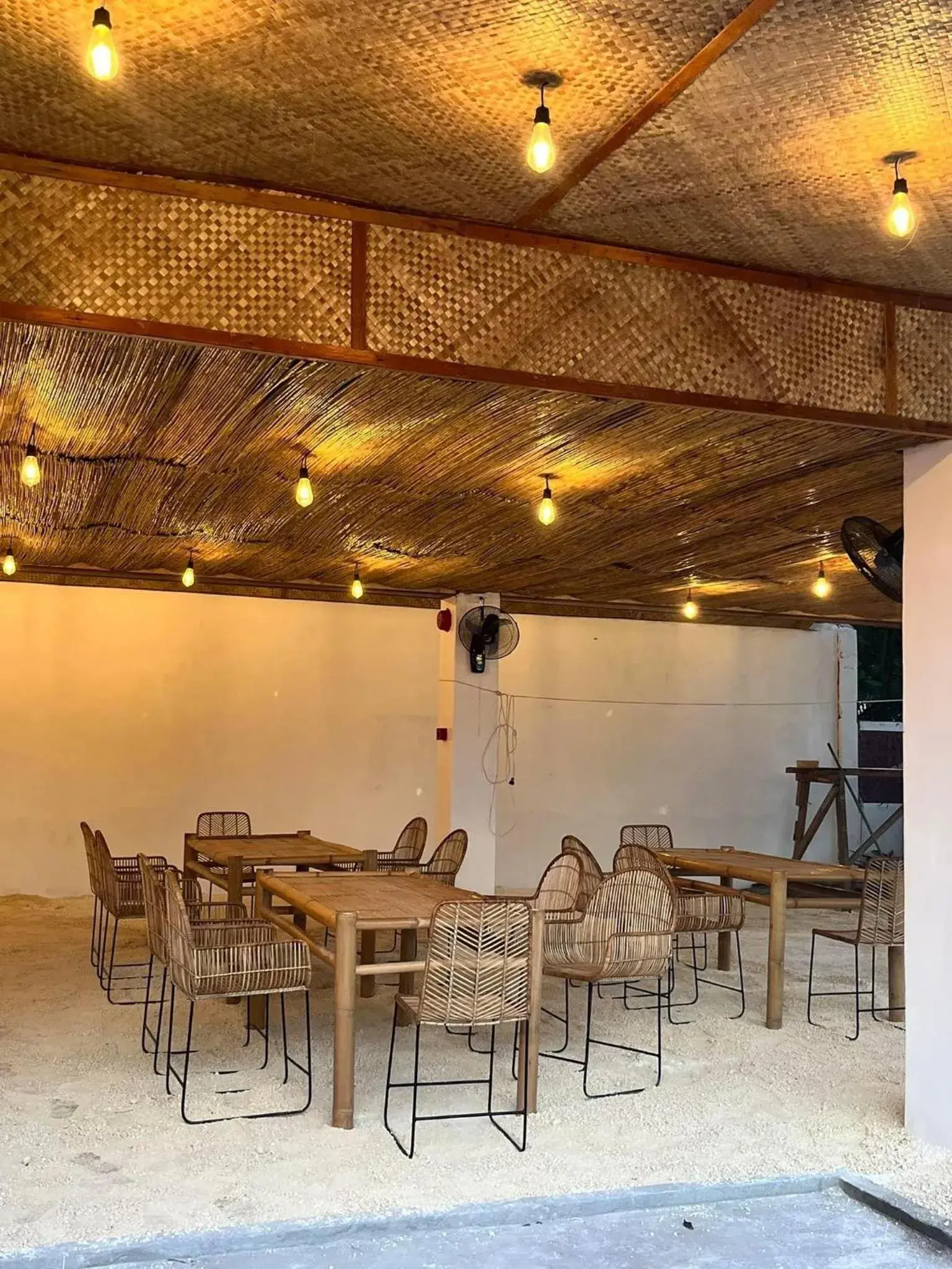 Restaurant/places to eat in On Board Panglao Beach Hostel & Resort with FREE MOTORBIKE Restaurant/places to eat in On Board Panglao Beach Hostel & Resort with FREE MOTORBIKE