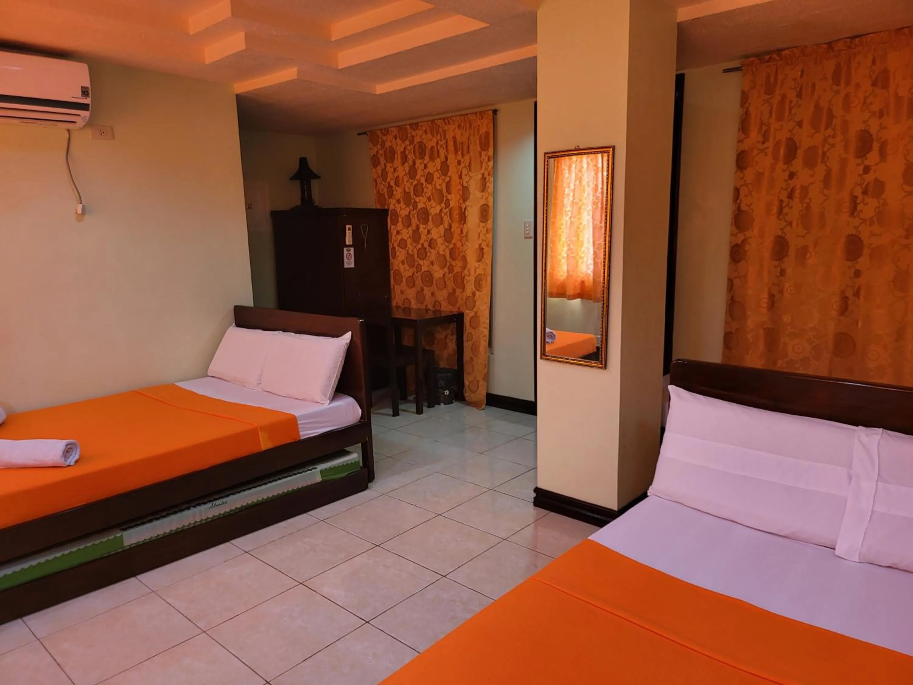 Deluxe Family Room in Rooms R Us - Voyagers Palace