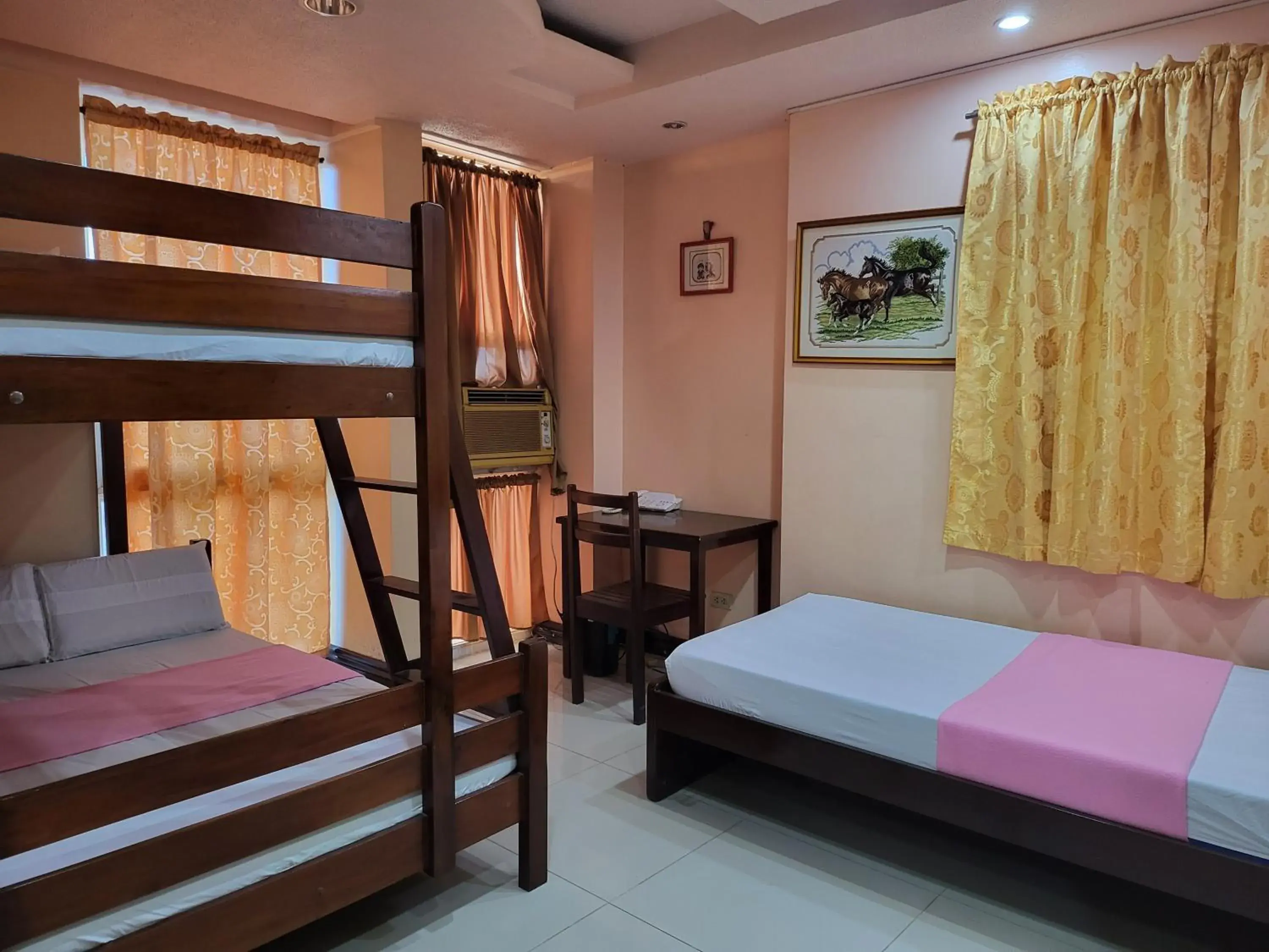 Family Room in Rooms R Us - Voyagers Palace Family Room in Rooms R Us - Voyagers Palace