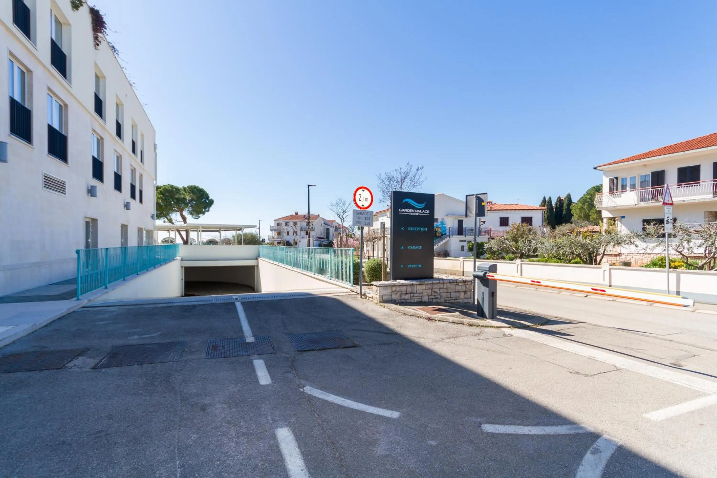 Property building in Garden Palace Marjeta Apartment with free Parking