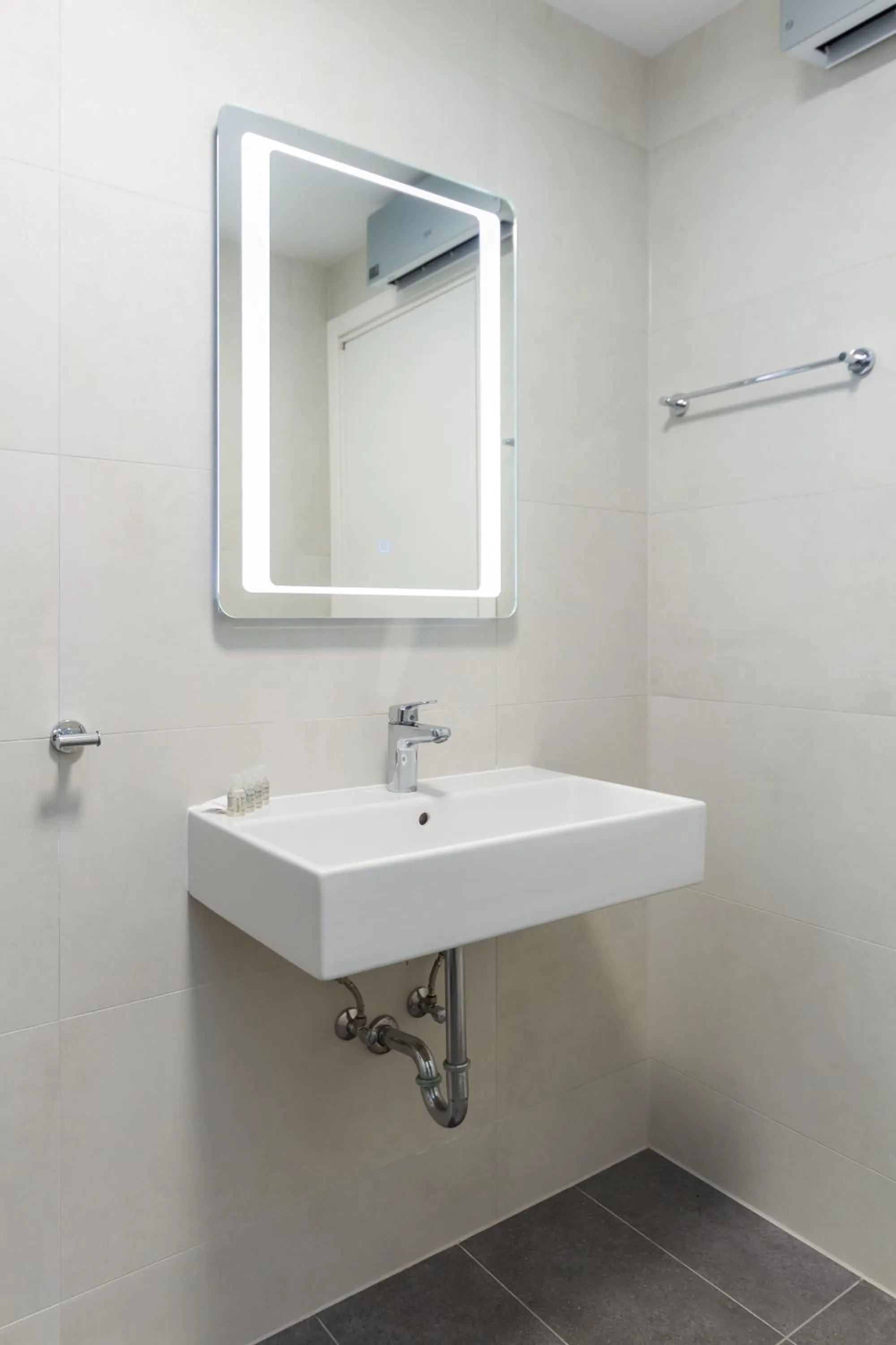 Bathroom in Garden Palace Marjeta Apartment with free Parking