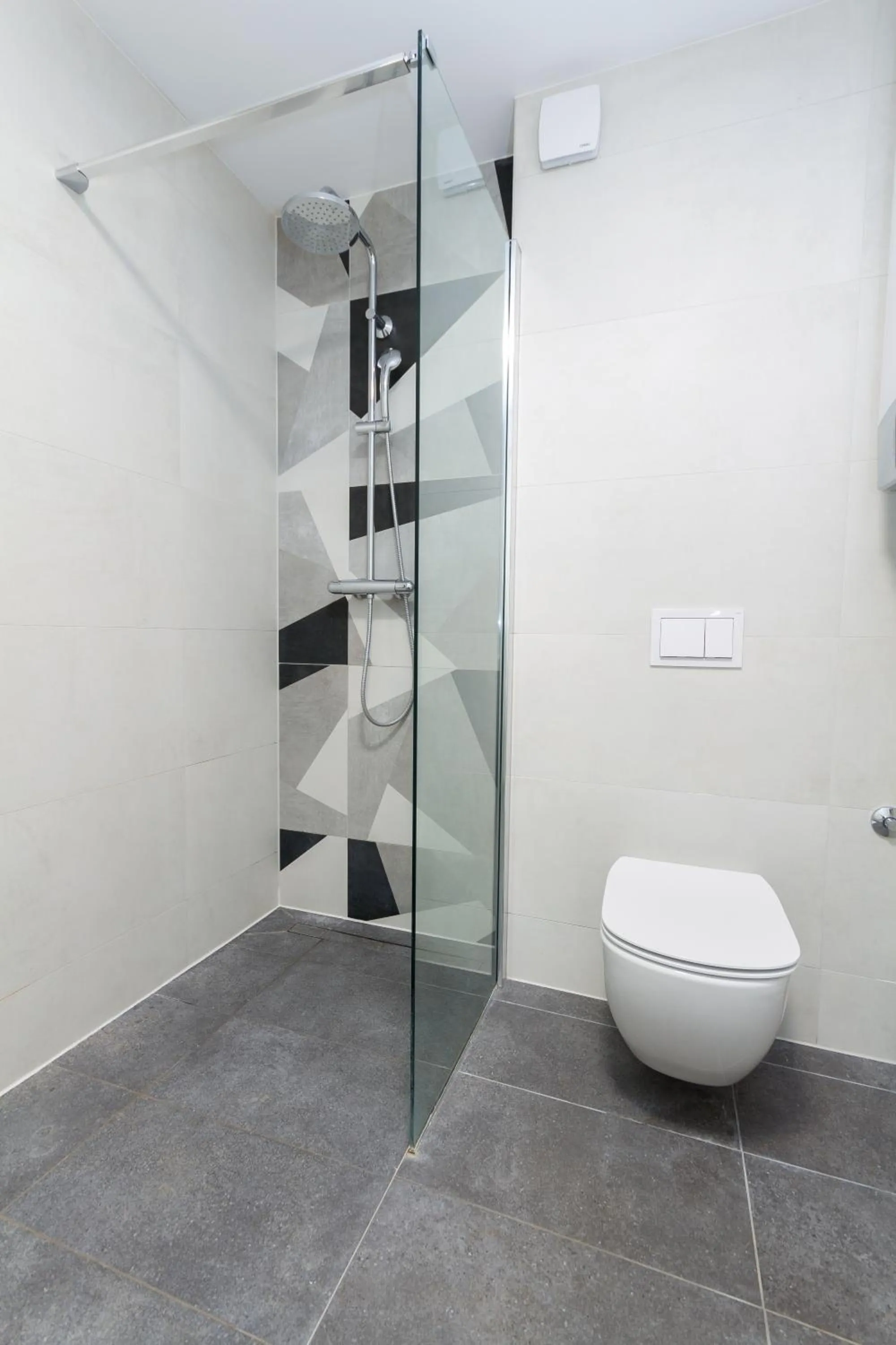 Shower in Garden Palace Marjeta Apartment with free Parking