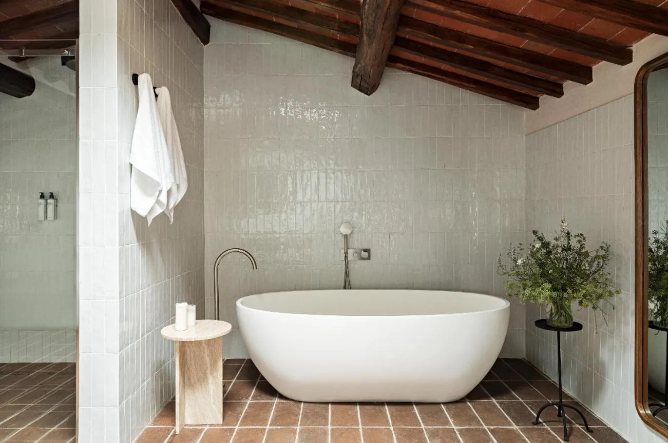 Bathroom in Pieve Aldina Relais & Châteaux