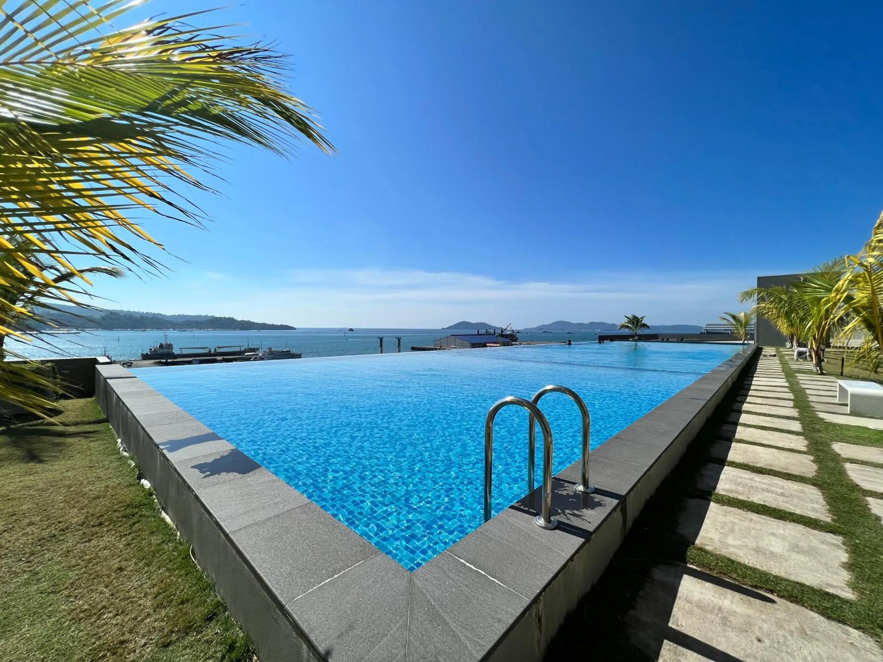 Sea view in Margo Home - Jesselton Quay