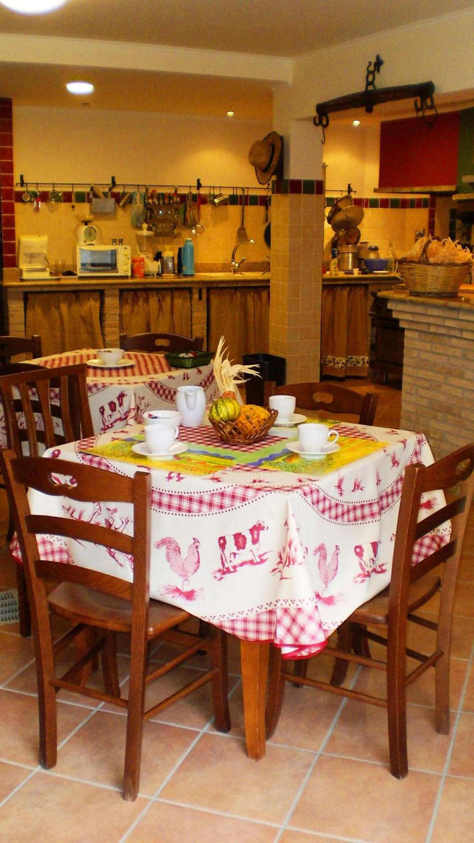 Communal lounge/ TV room in La Valle dei Casali B&B Green Boutique