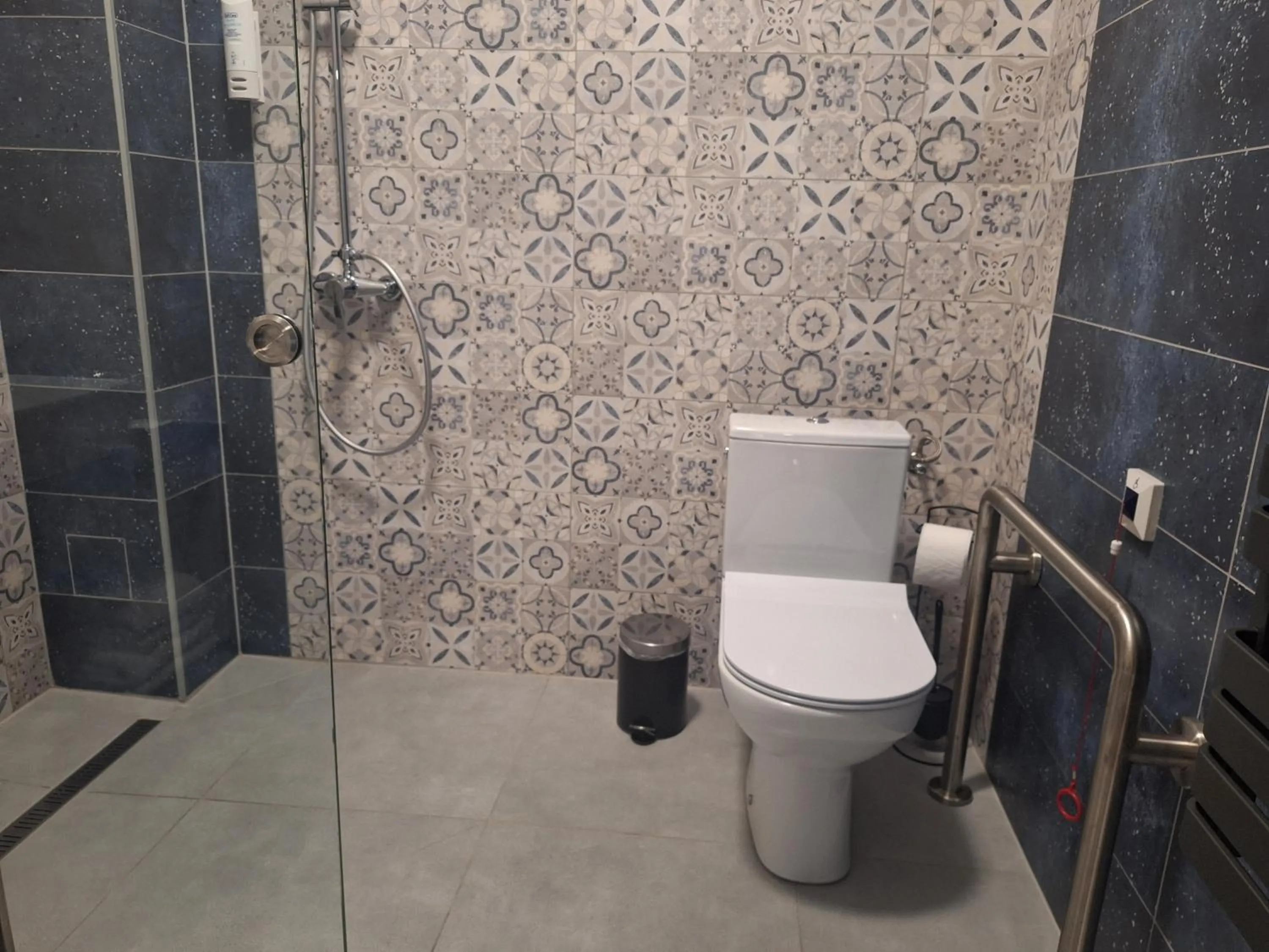 Shower in Ikonik Spa Hotel