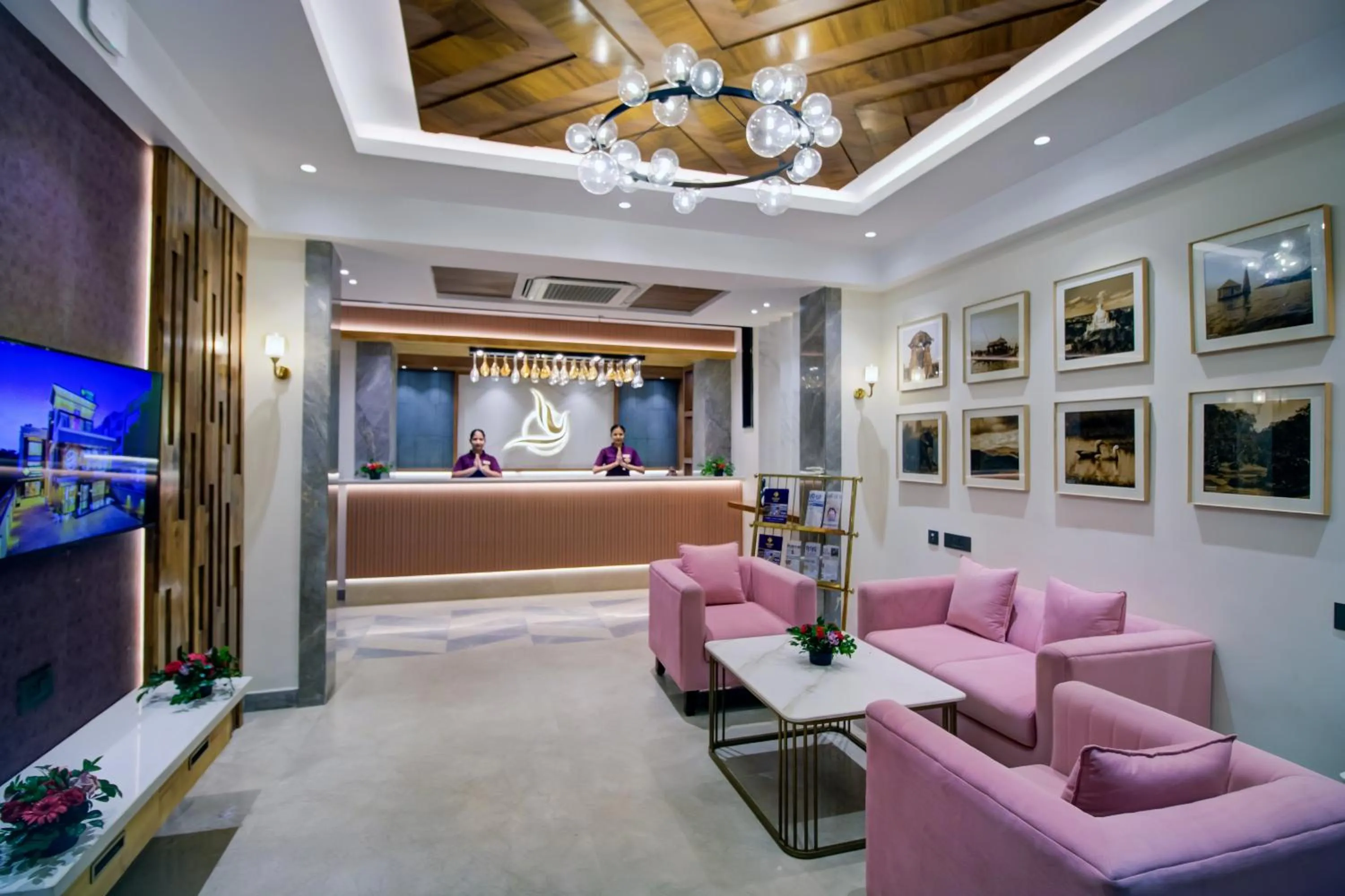 Lobby or reception in Cozzet Victoria Hotel