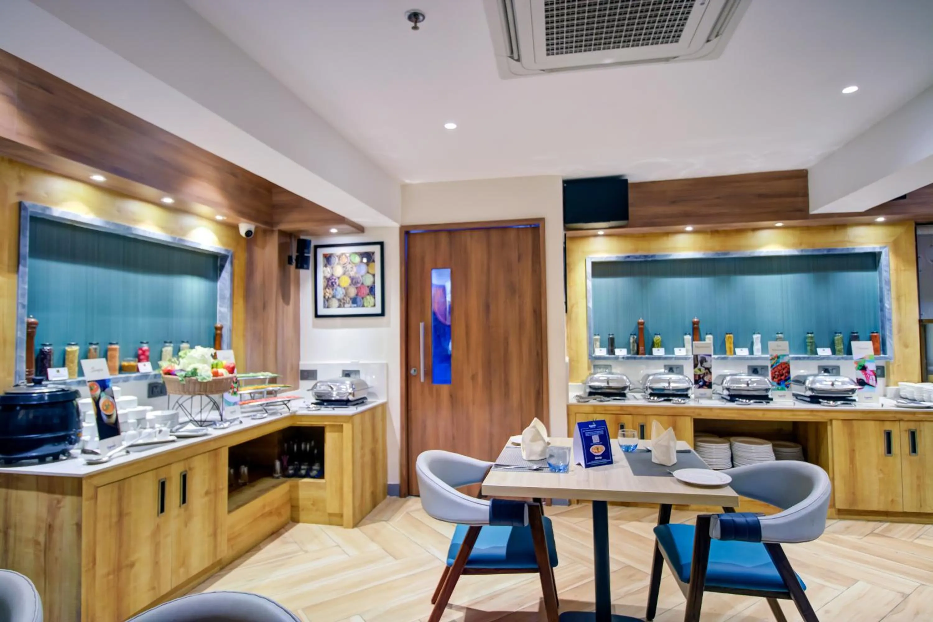 Restaurant/places to eat in Cozzet Victoria Hotel