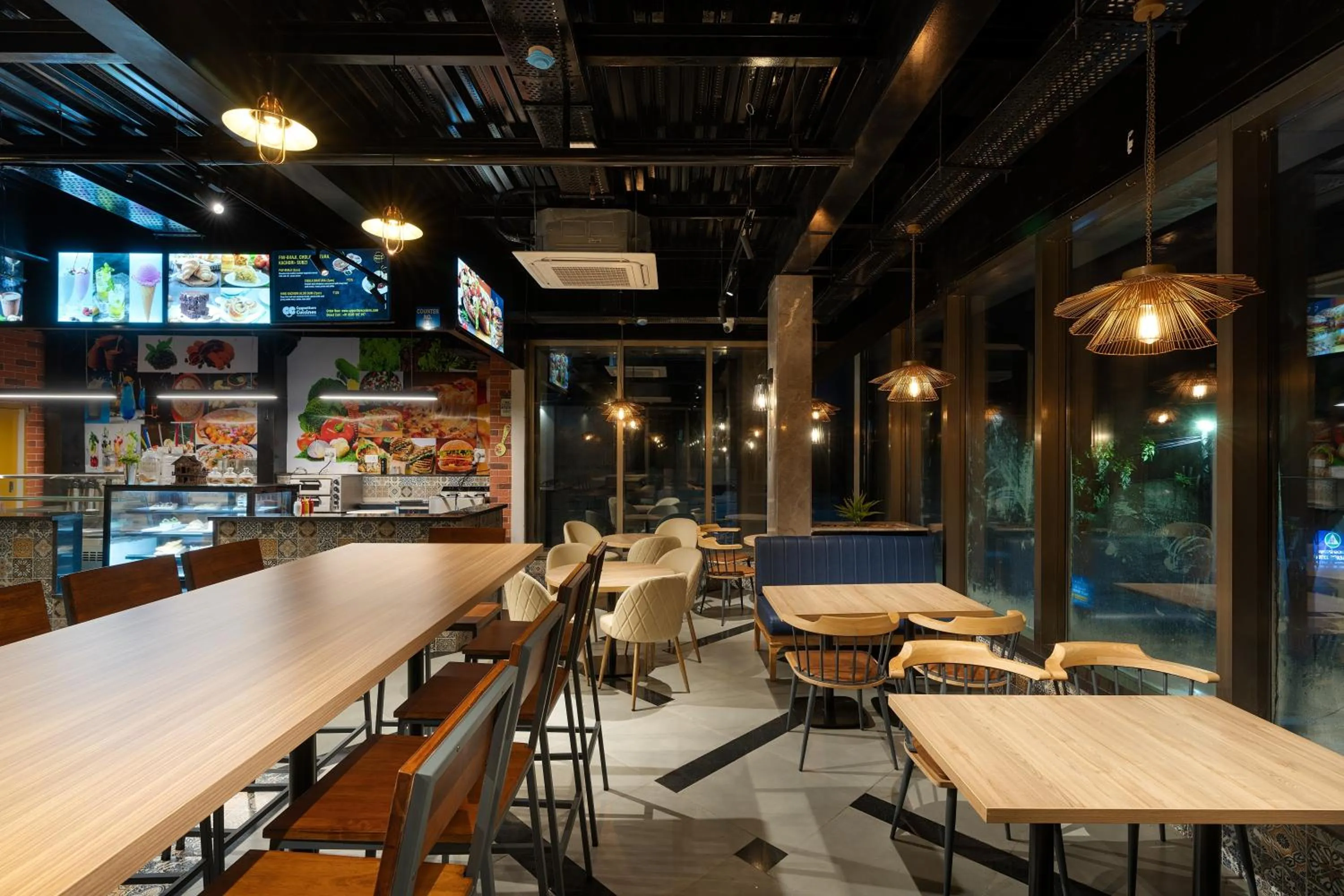 Dining area in Cozzet Victoria Hotel