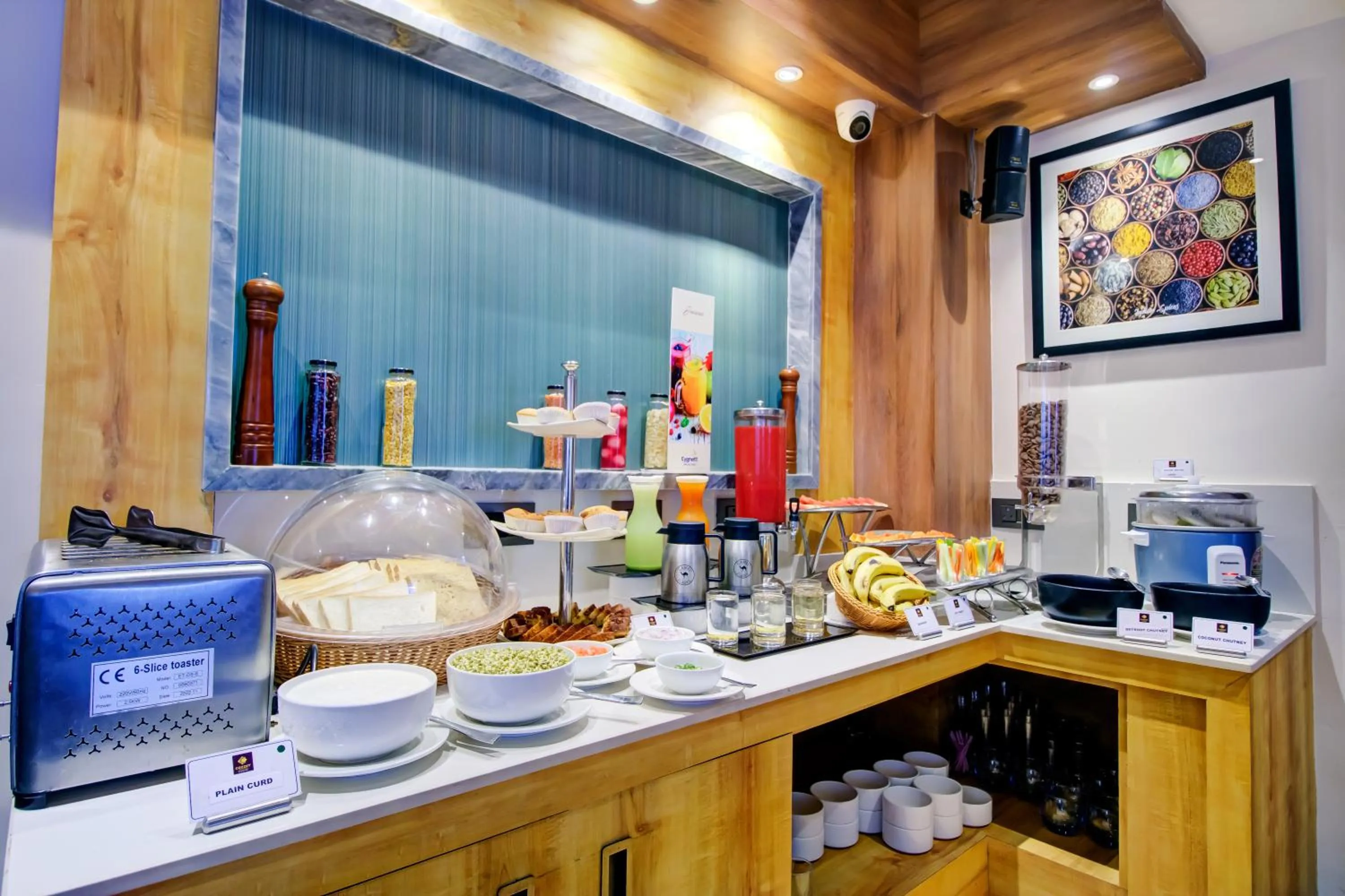 Restaurant/places to eat in Cozzet Victoria Hotel