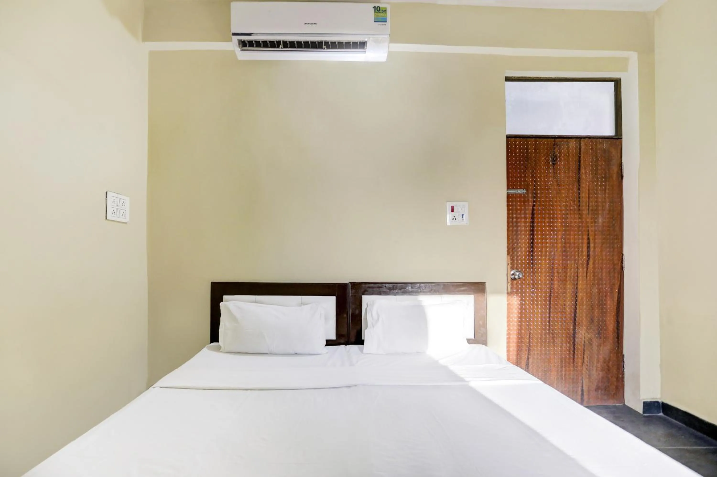 Bedroom, Bed in Hotel O BABA Hotel & Restaurant