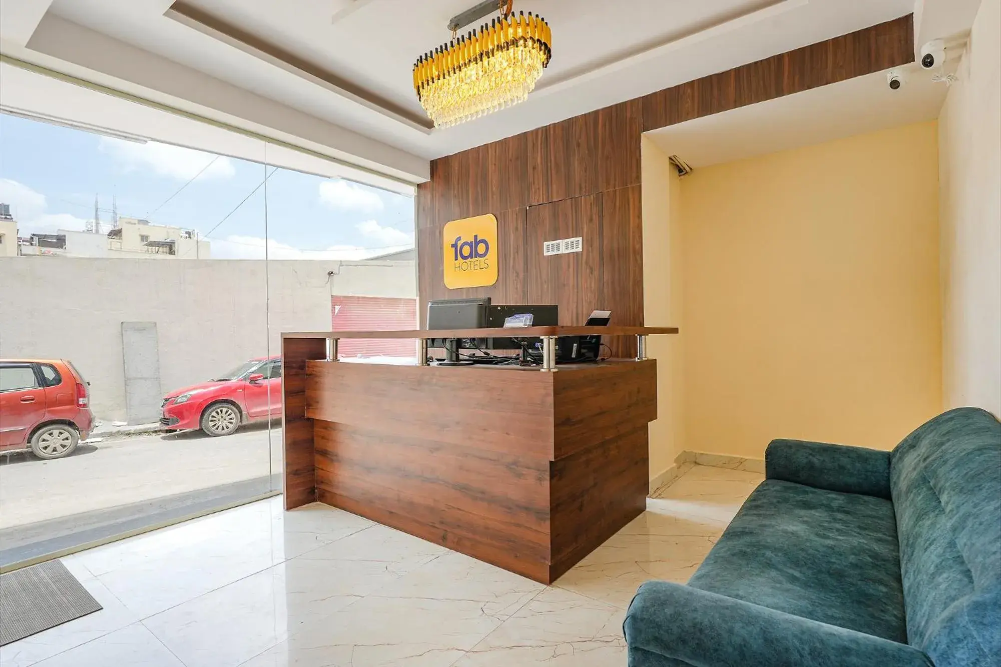 Lobby or reception in FabHotel Crystal Suites - Near Marathahalli Junction Lobby or reception in FabHotel Crystal Suites - Near Marathahalli Junction