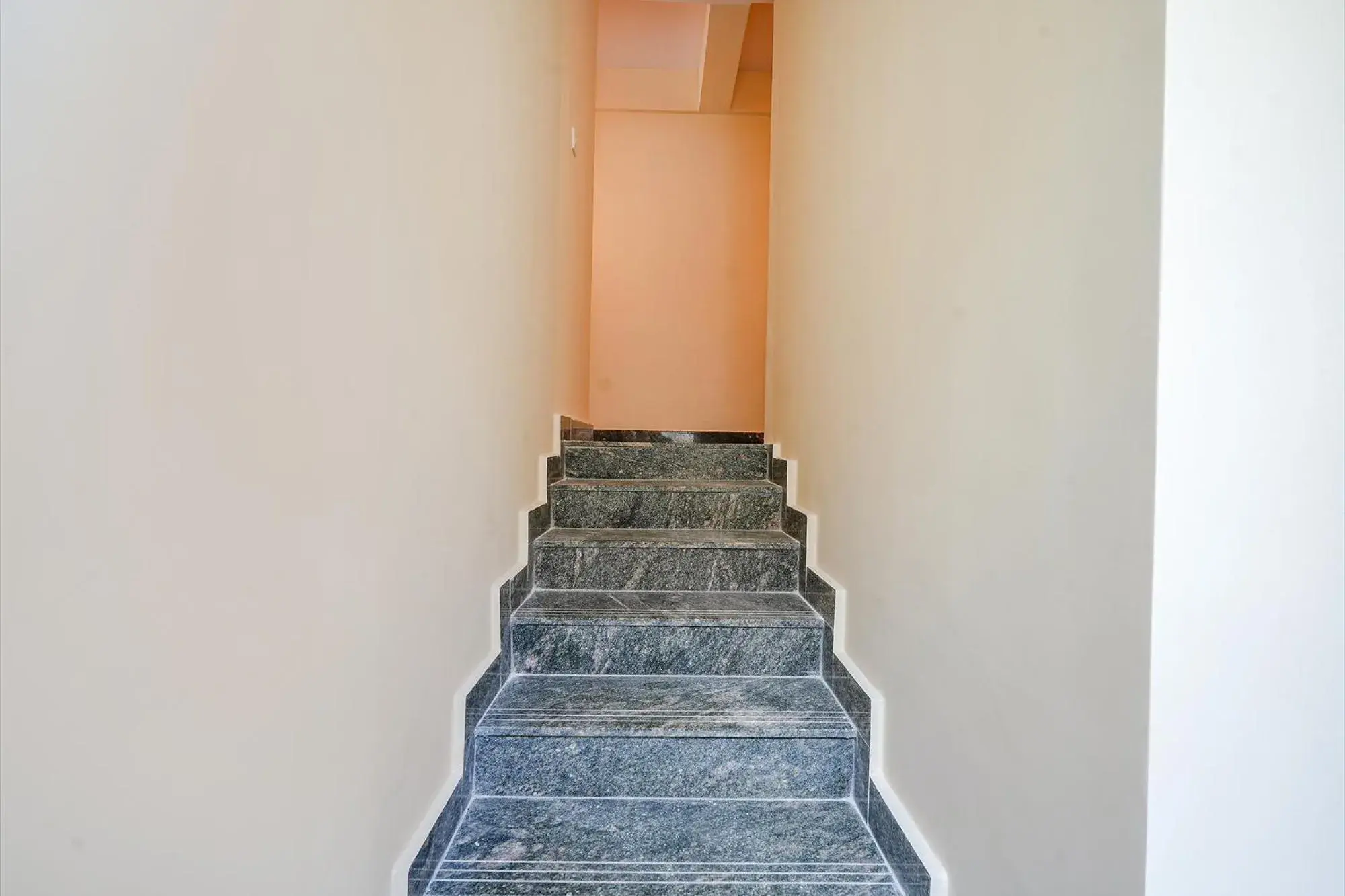 Lobby or reception in FabHotel Crystal Suites - Near Marathahalli Junction Lobby or reception in FabHotel Crystal Suites - Near Marathahalli Junction