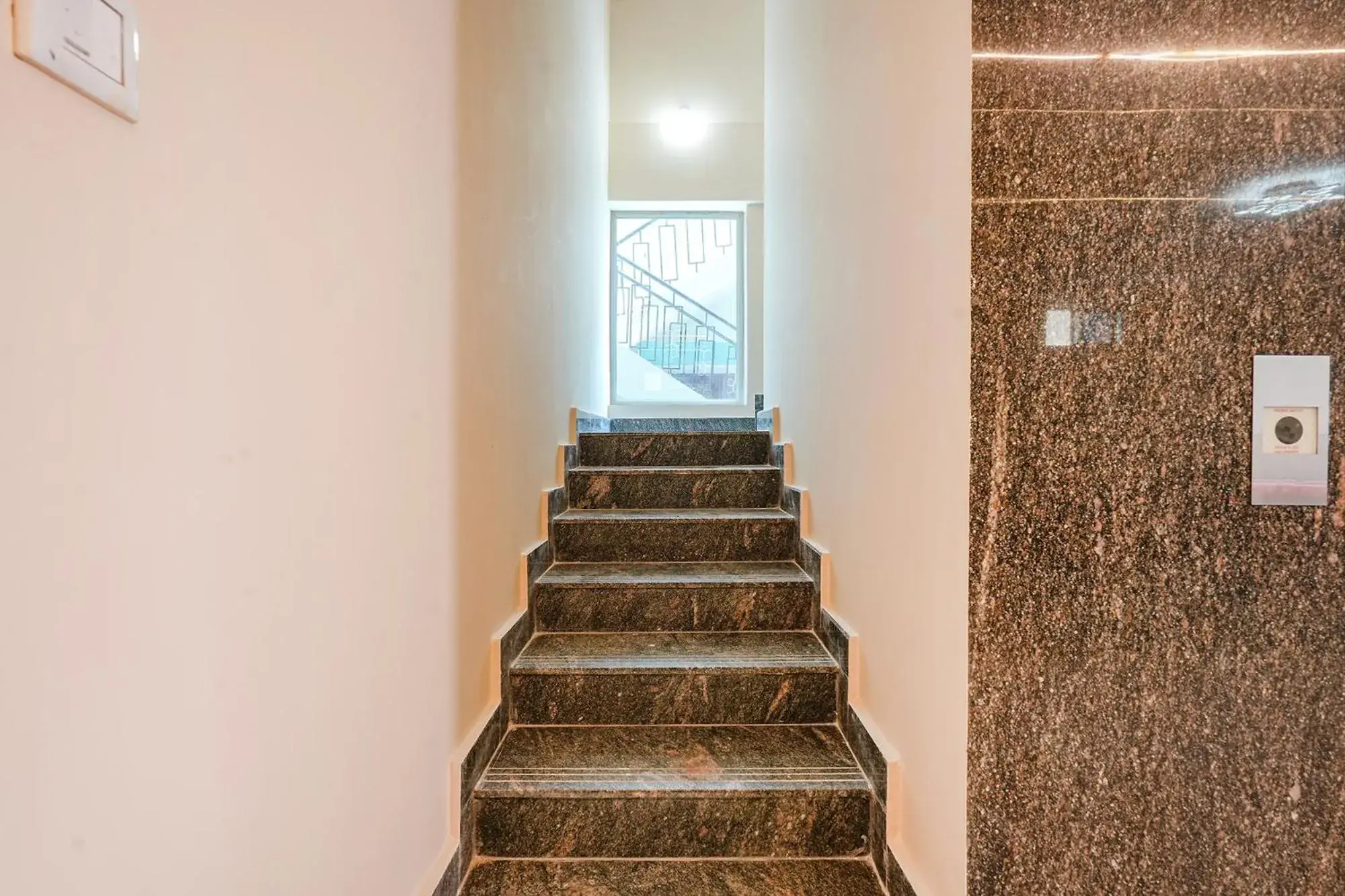 Lobby or reception in FabHotel Crystal Suites - Near Marathahalli Junction Lobby or reception in FabHotel Crystal Suites - Near Marathahalli Junction