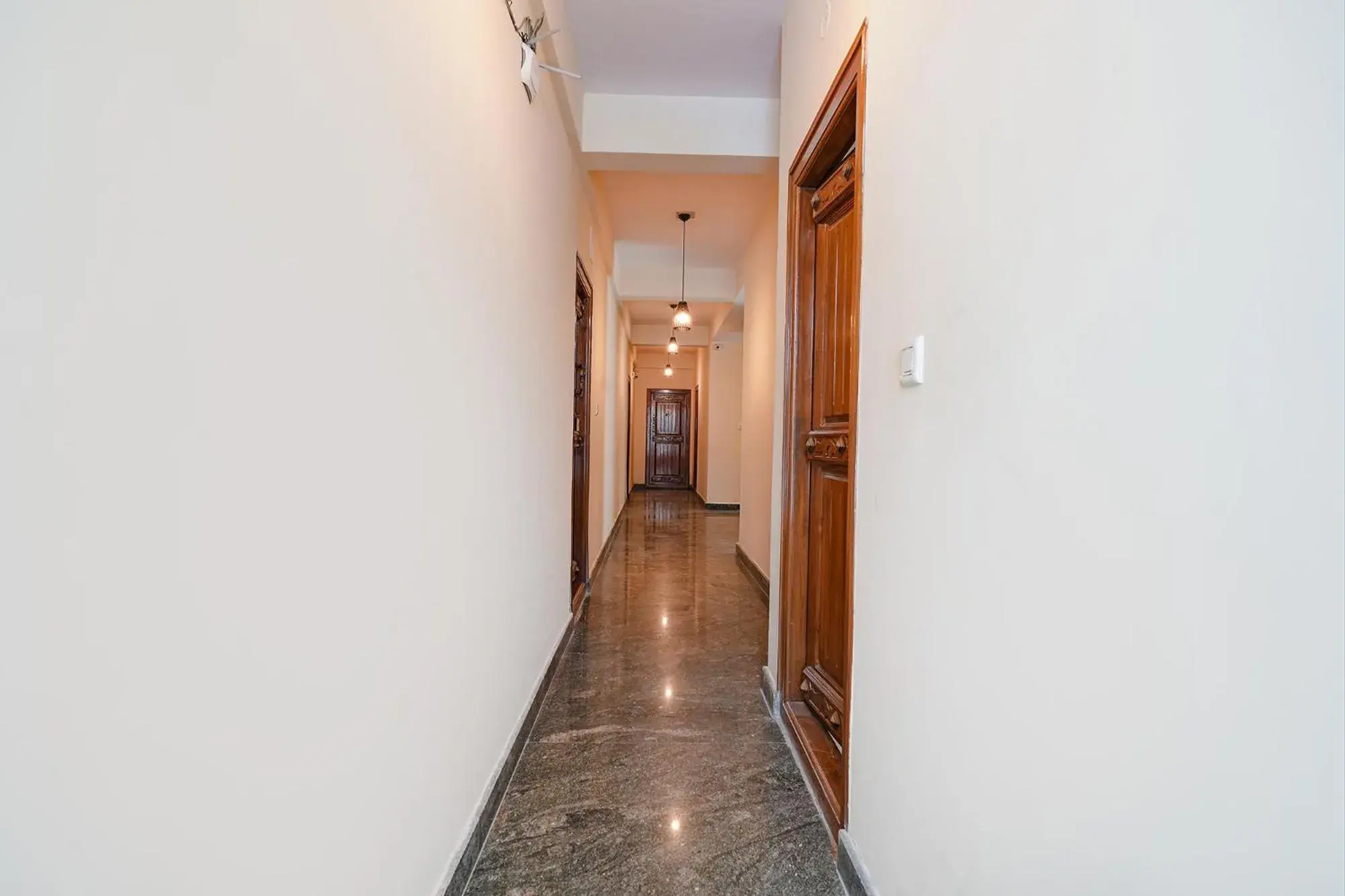 Lobby or reception in FabHotel Crystal Suites - Near Marathahalli Junction Lobby or reception in FabHotel Crystal Suites - Near Marathahalli Junction