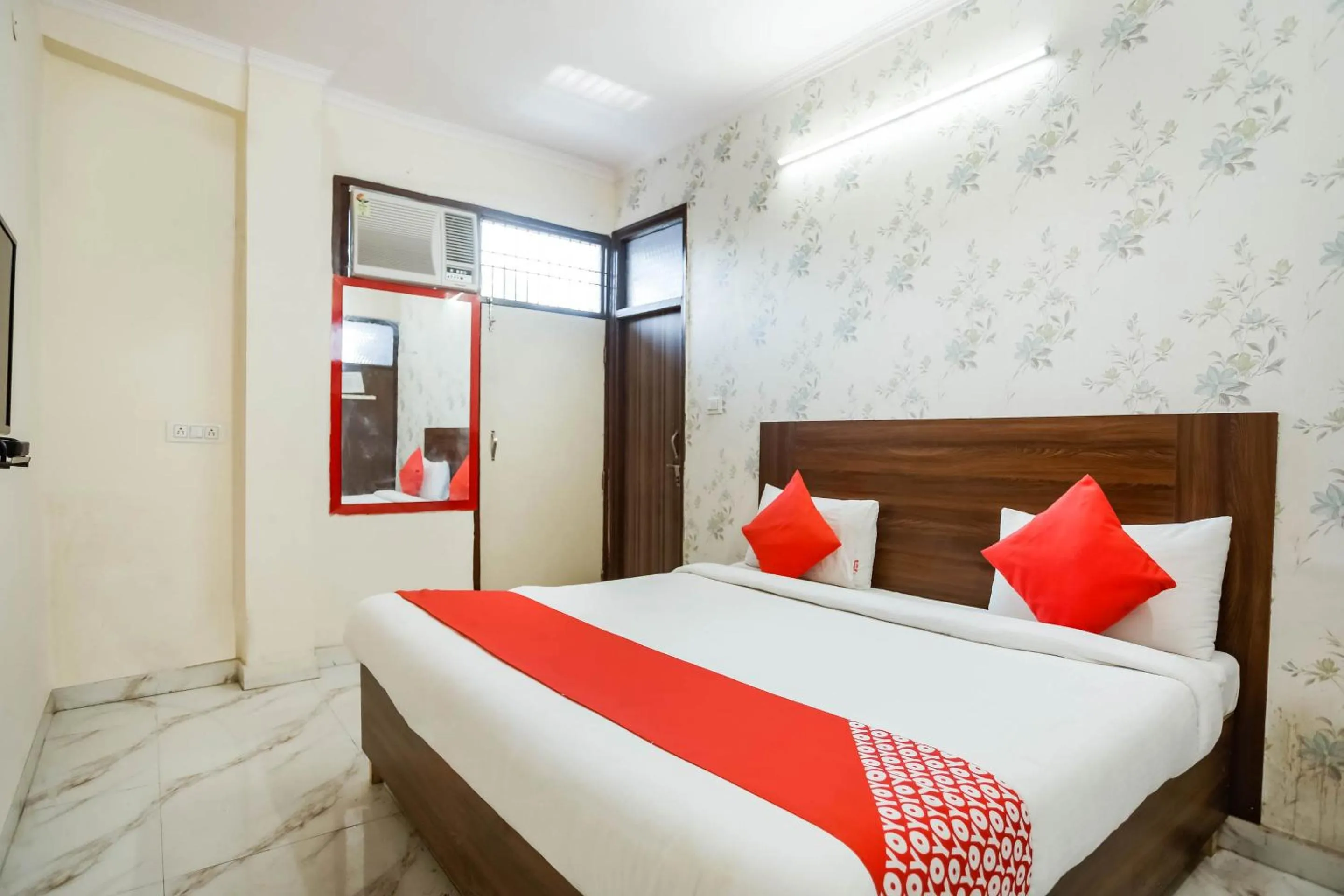 Bedroom, Bed in Hotel O Discovery