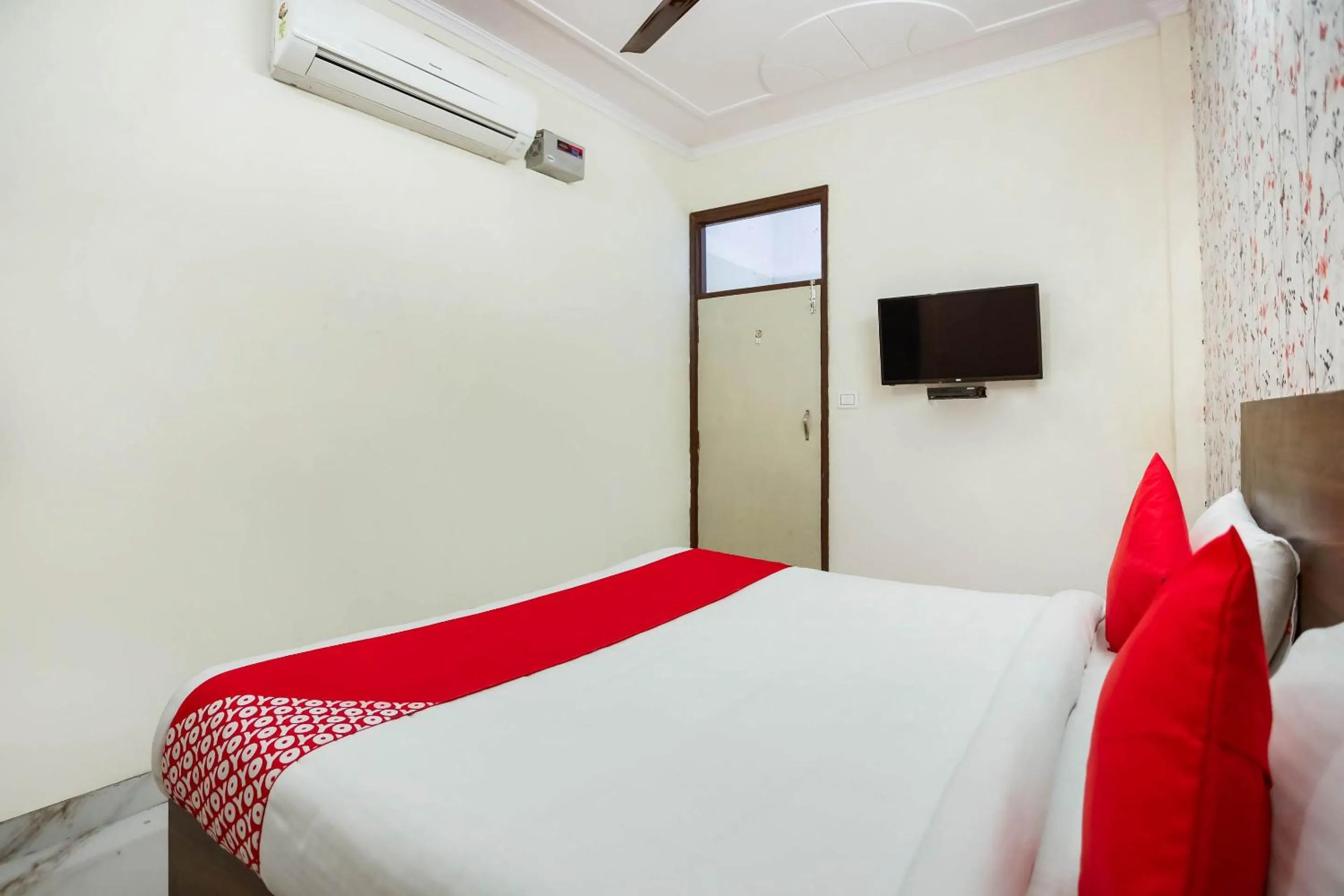 Bedroom, Bed in Hotel O Discovery