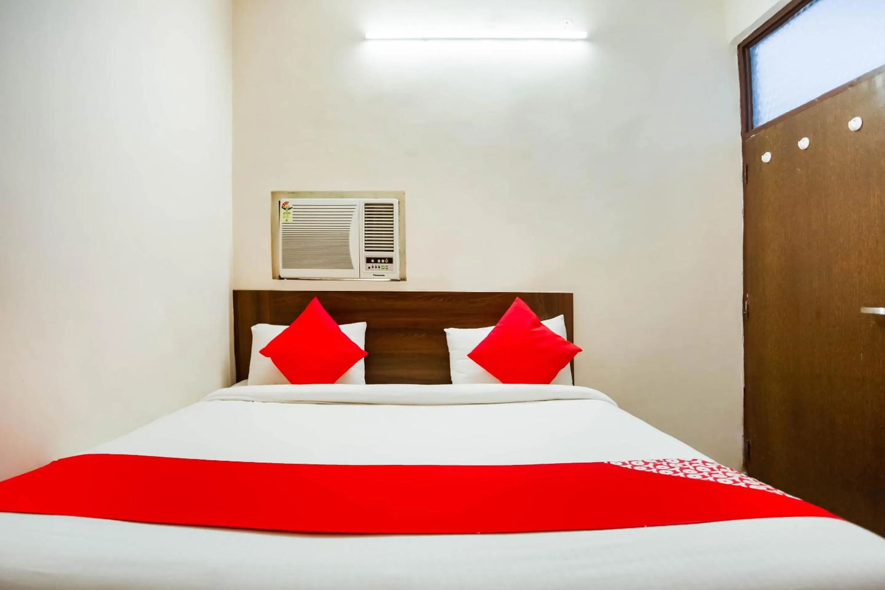 Bedroom, Bed in Hotel O Discovery