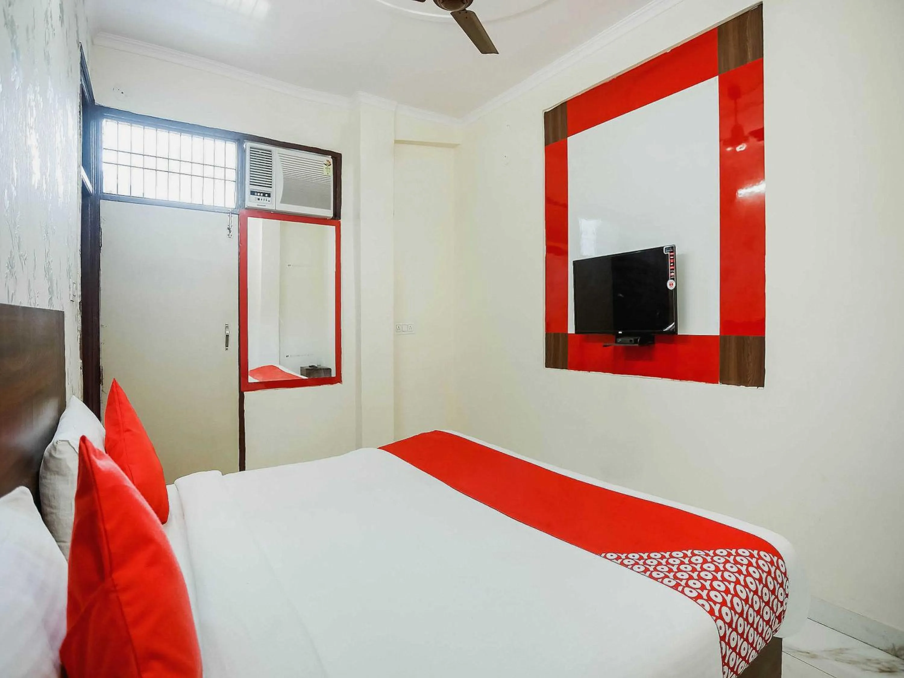 Bedroom, Bed in Hotel O Discovery