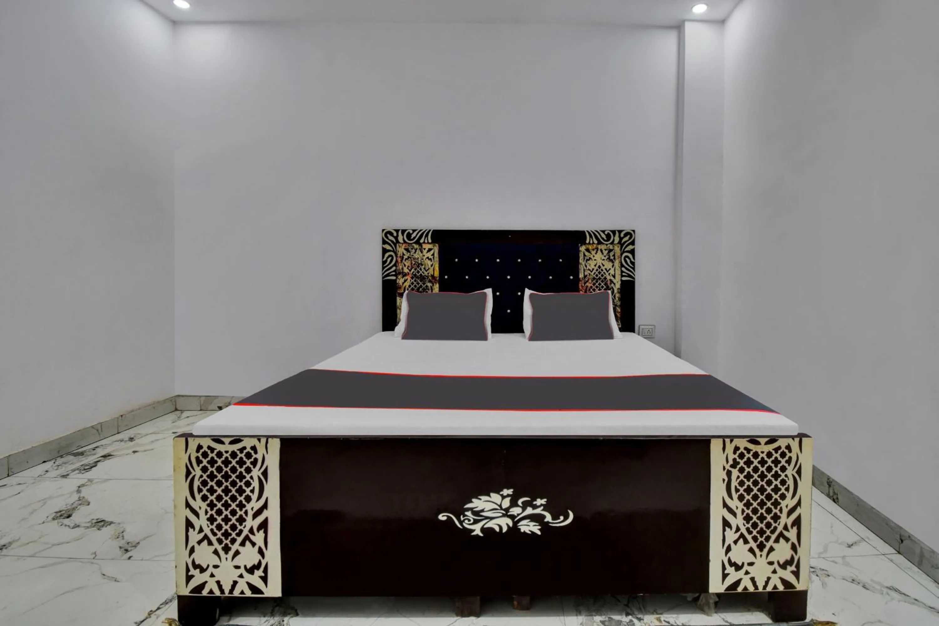 Bedroom, Bed in Hotel O by OYO Royal Paradise