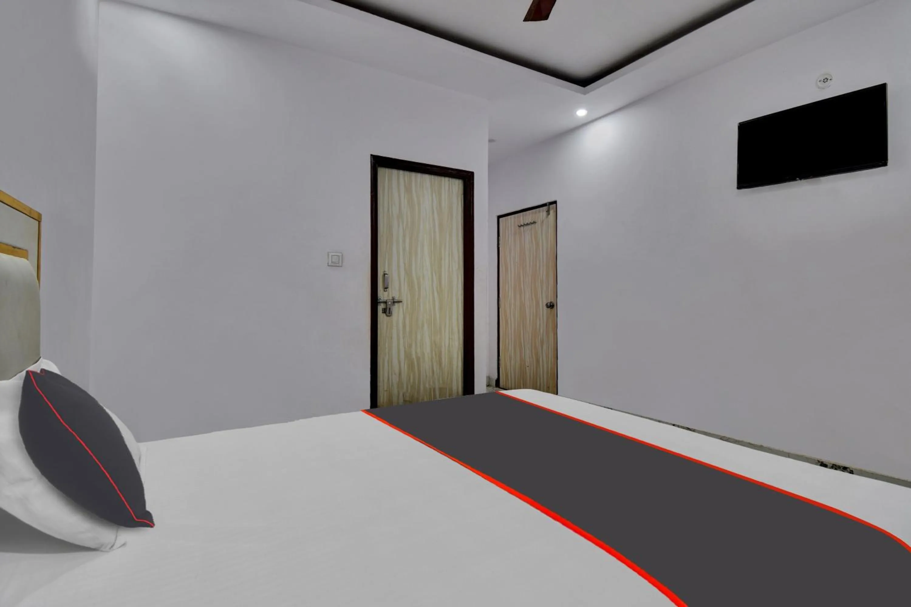 Bedroom, Bed in Hotel O by OYO Royal Paradise