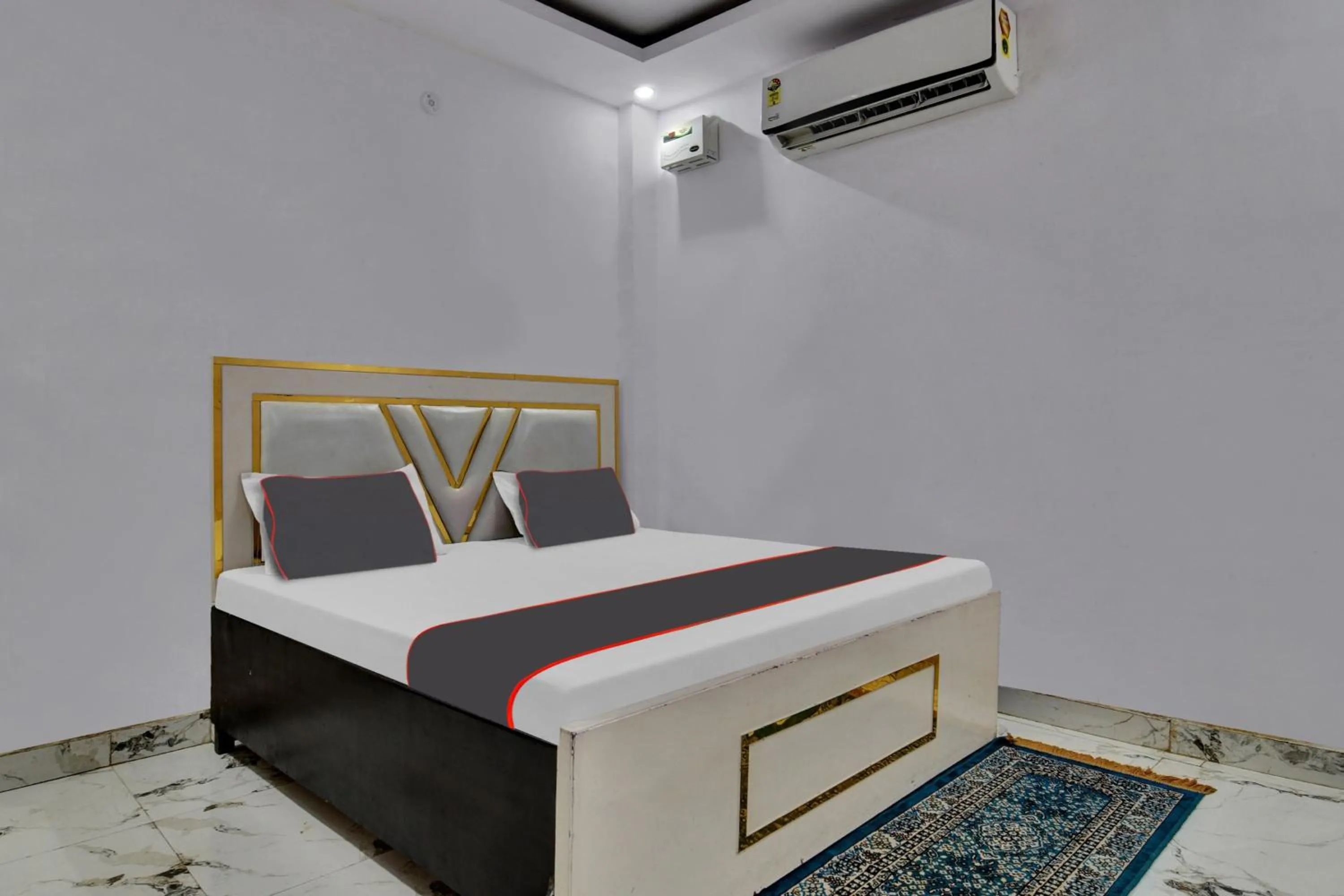 Bedroom, Bed in Hotel O by OYO Royal Paradise