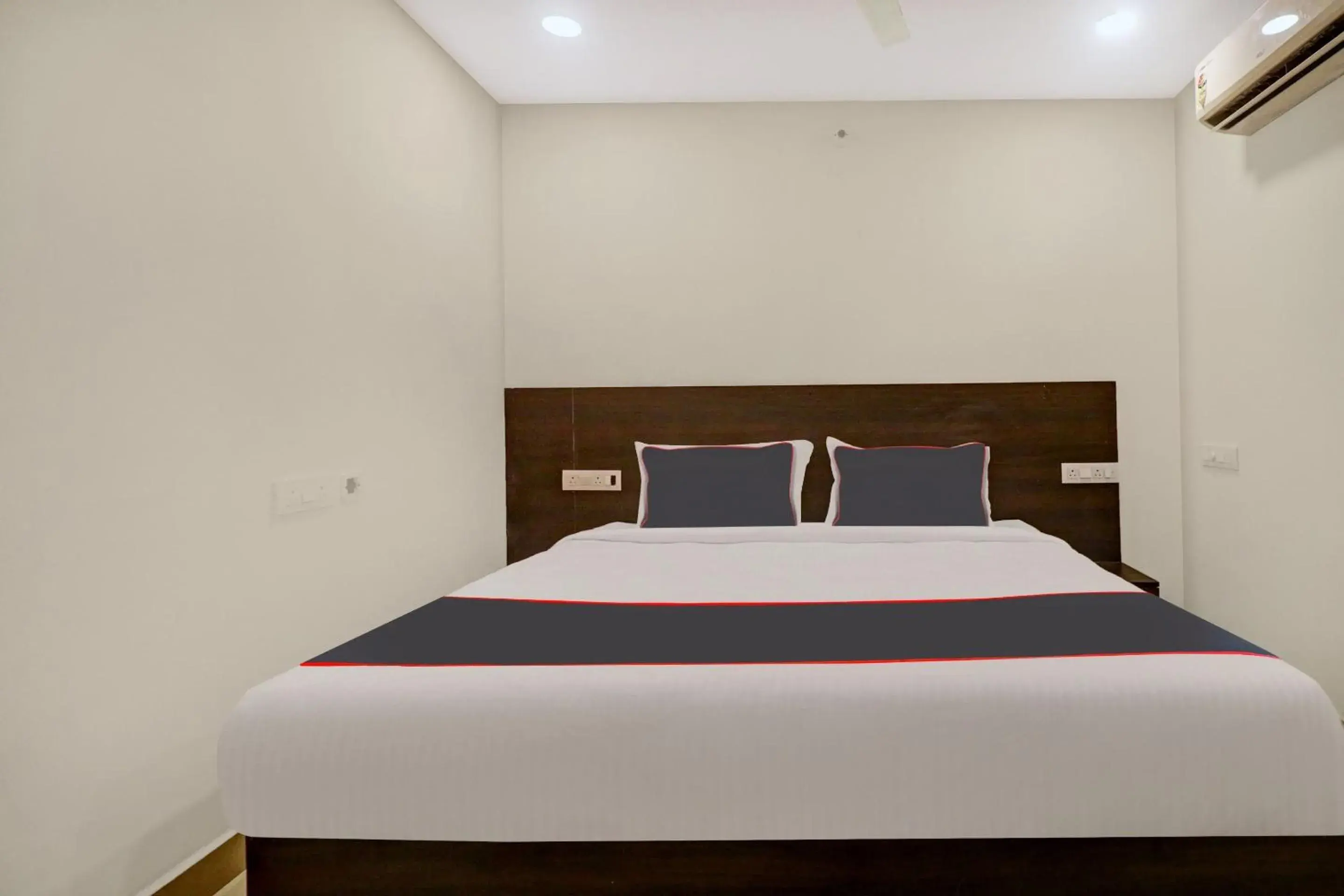 Bedroom, Bed in Super Collection O Pnr International Mehdipatnam Bedroom, Bed in Super Collection O Pnr International Mehdipatnam