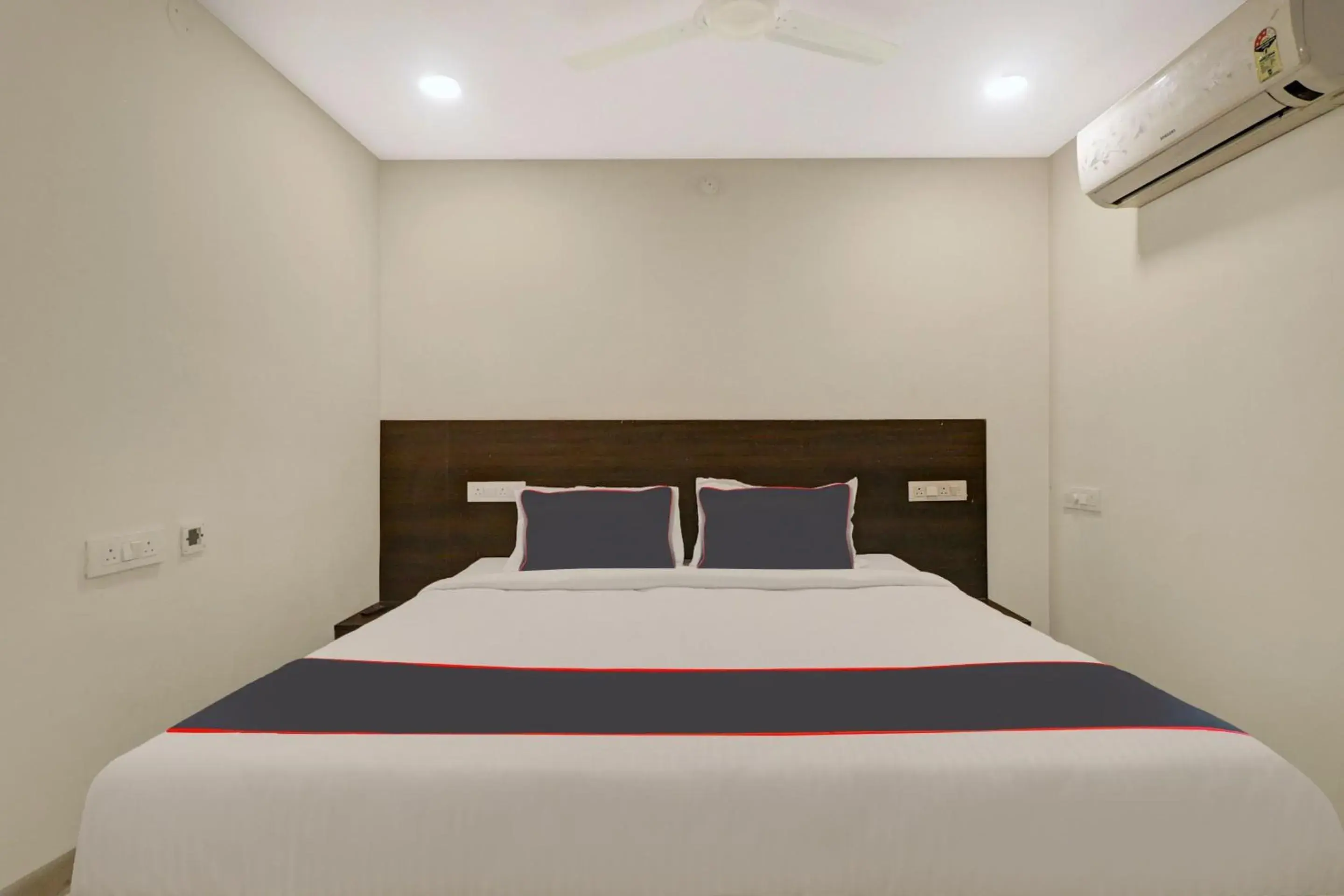 Bedroom, Bed in Super Collection O Pnr International Mehdipatnam Bedroom, Bed in Super Collection O Pnr International Mehdipatnam