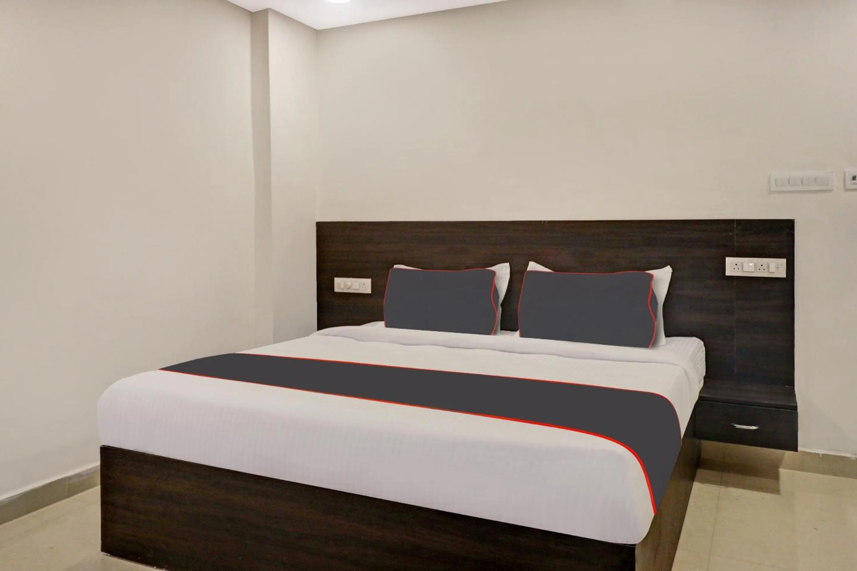 Bedroom, Bed in Super Collection O Pnr International Mehdipatnam