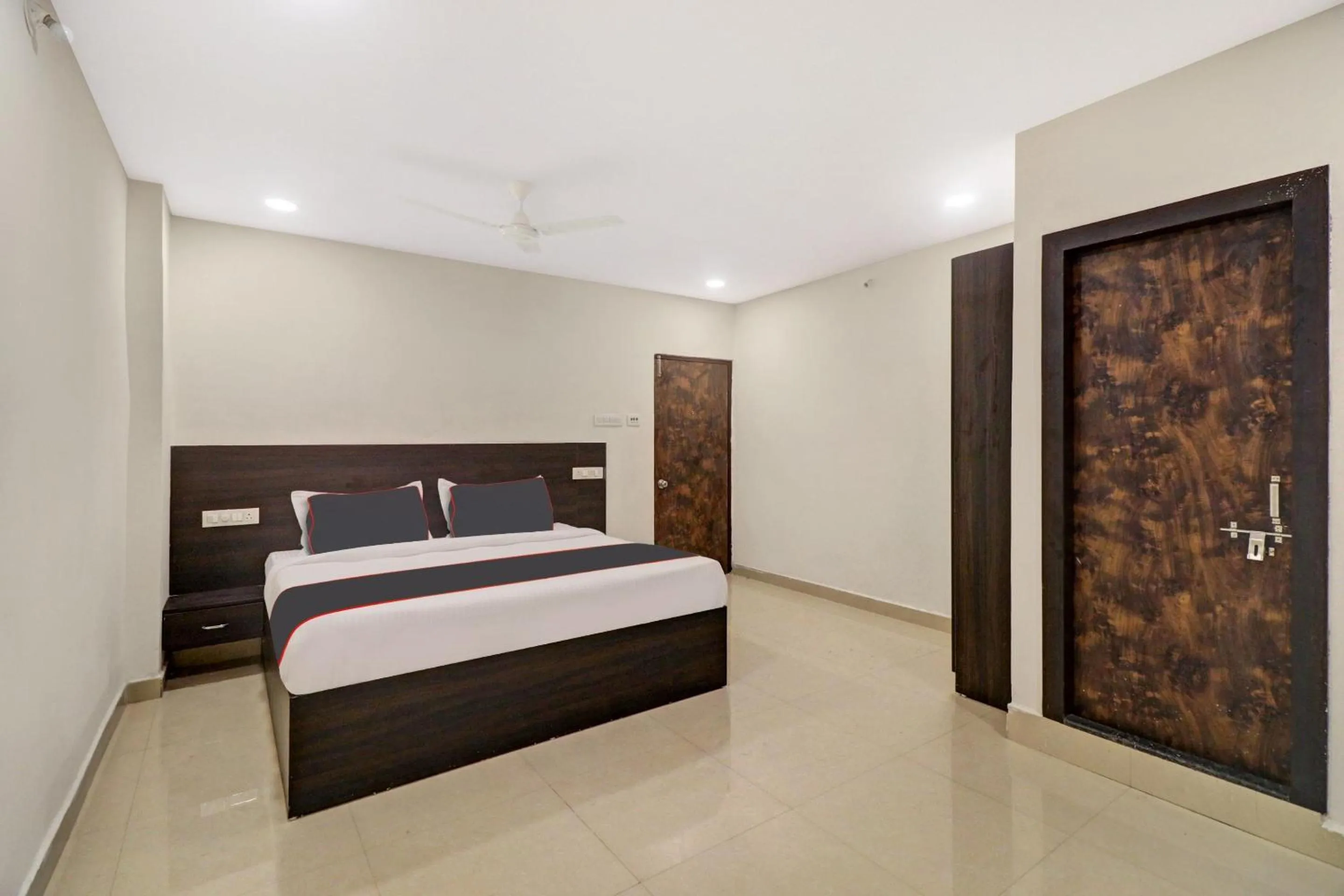 Bedroom, Bed in Super Collection O Pnr International Mehdipatnam